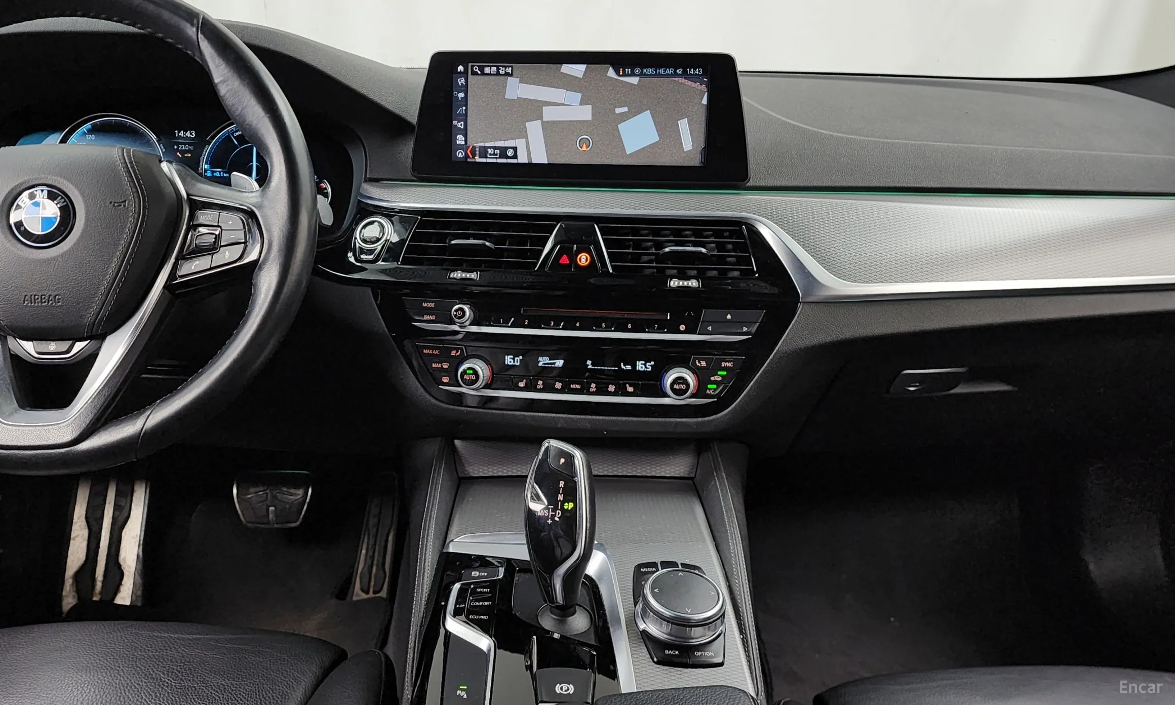 BMW 5 Series (G30) превью 14
