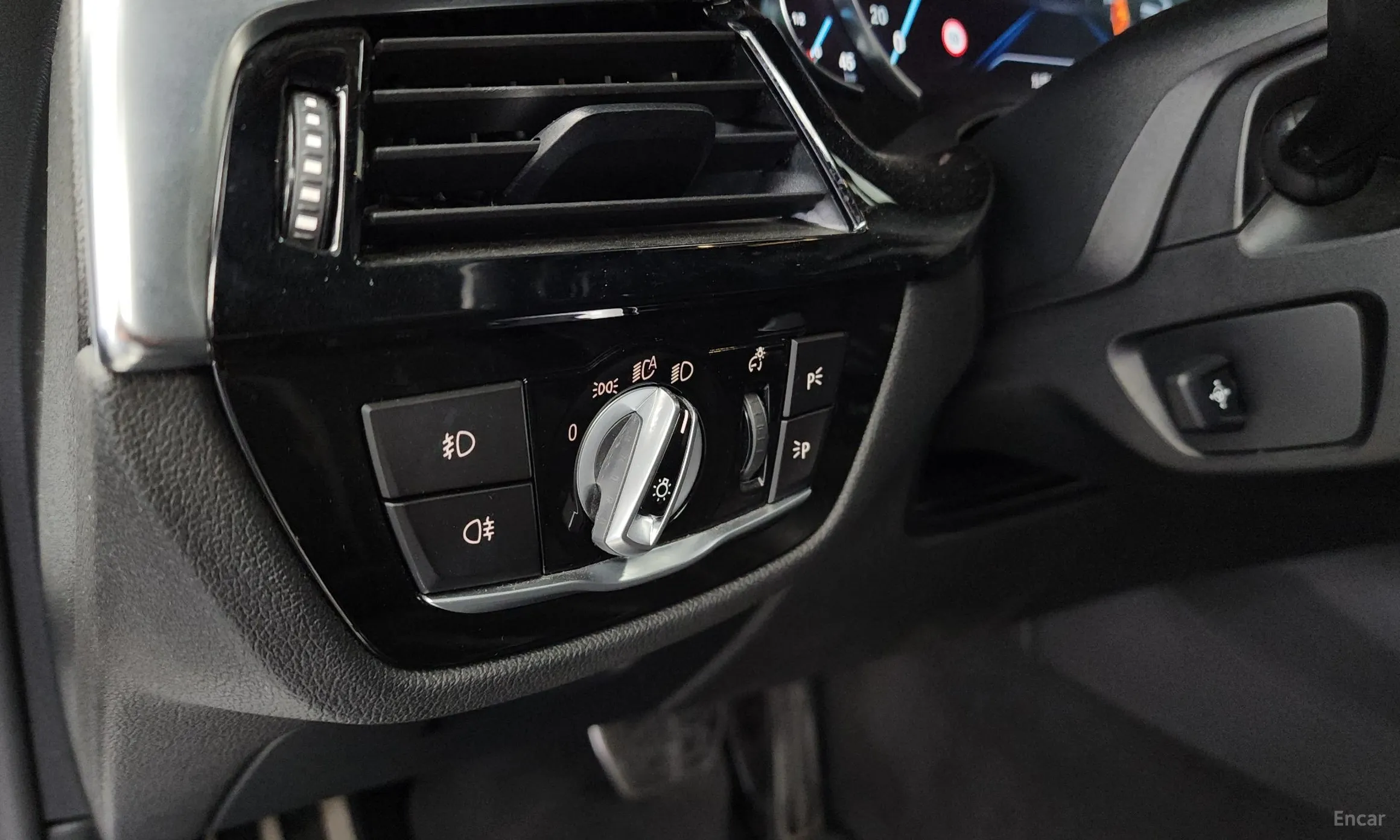 BMW 5 Series (G30) превью 16