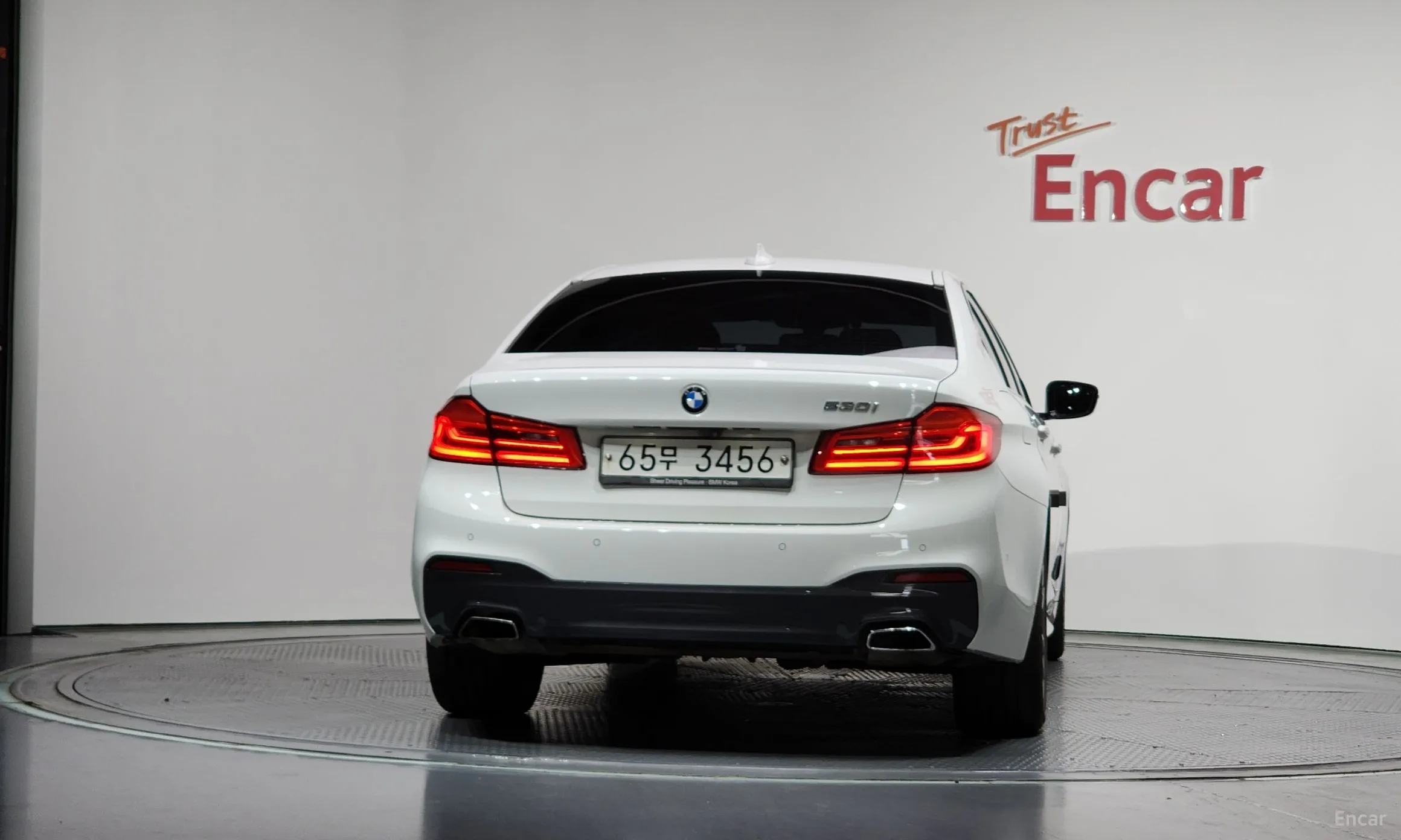 BMW 5 Series (G30) превью 4