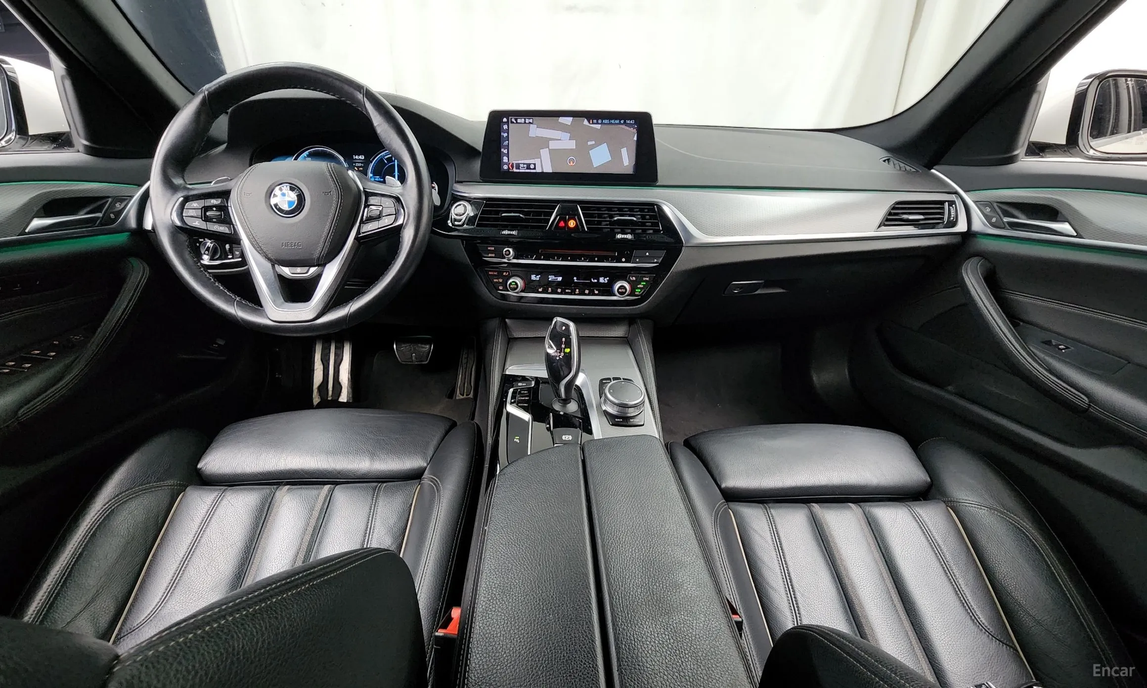 BMW 5 Series (G30) превью 7