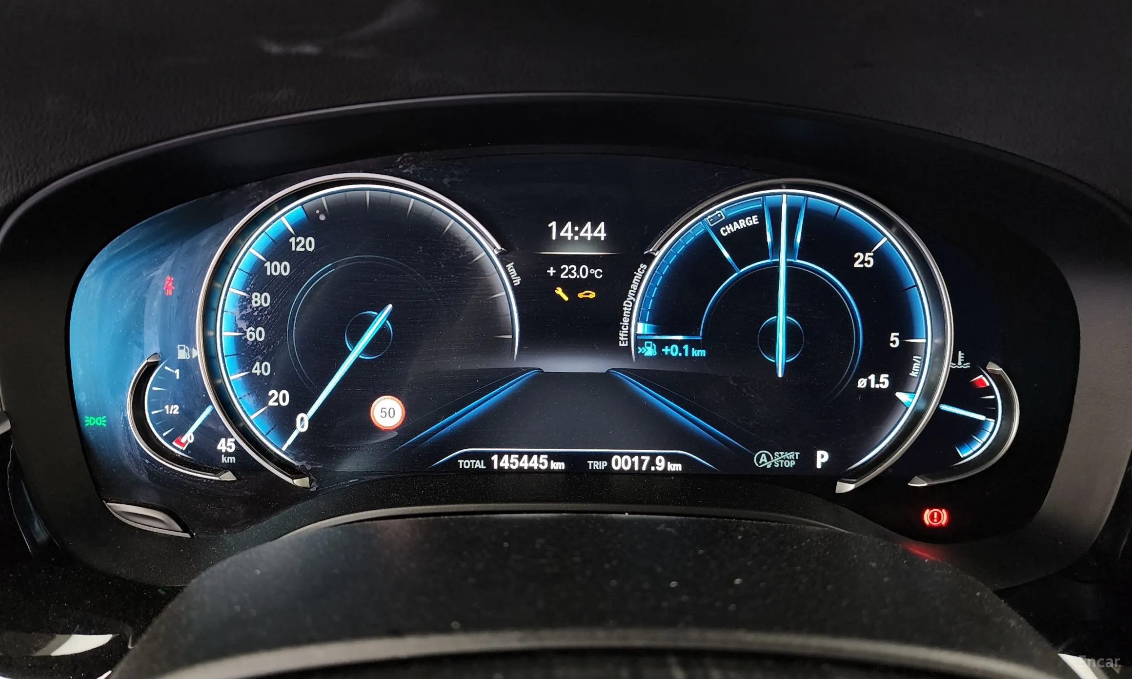 BMW 5 Series (G30) превью 8