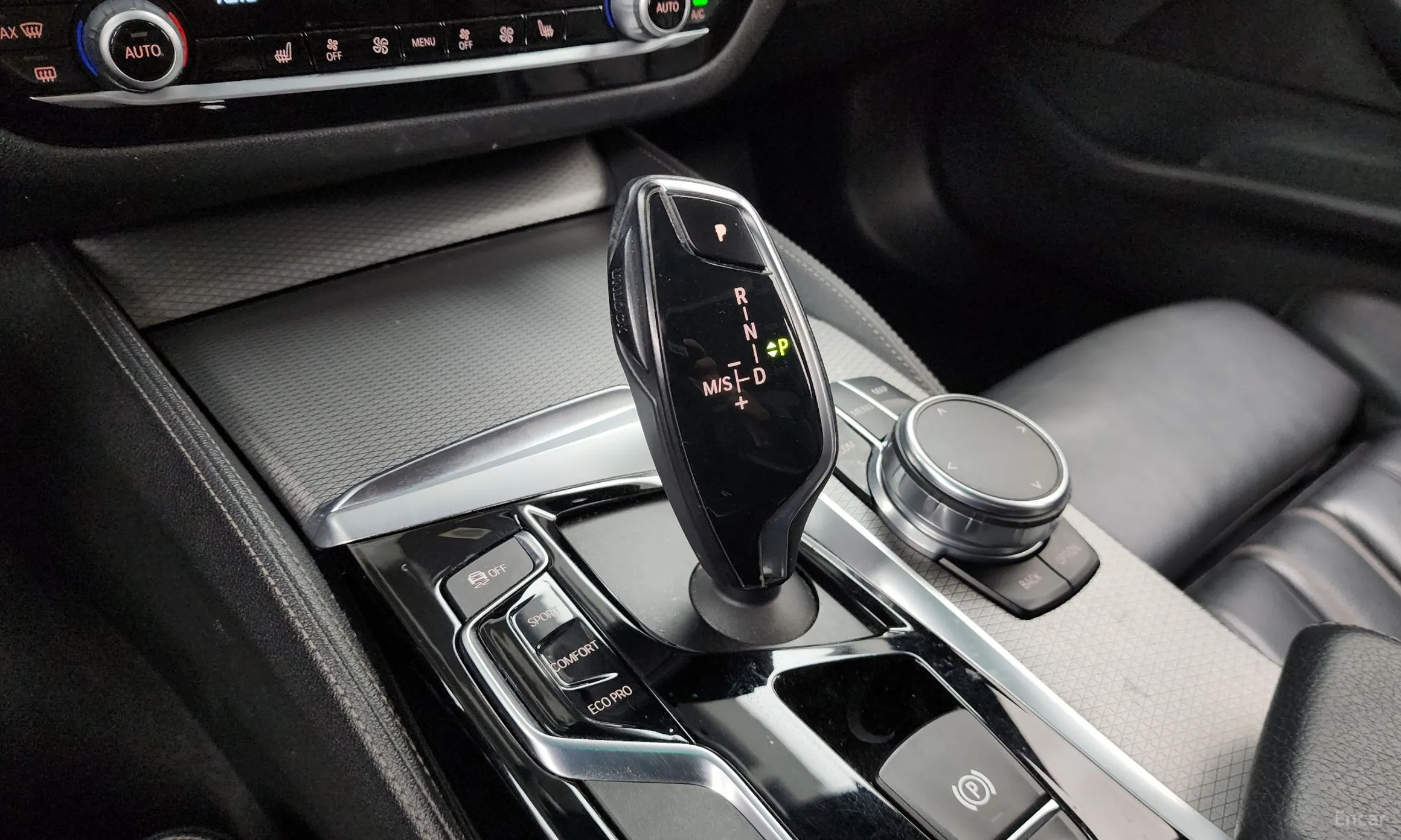 BMW 5 Series (G30) превью 9