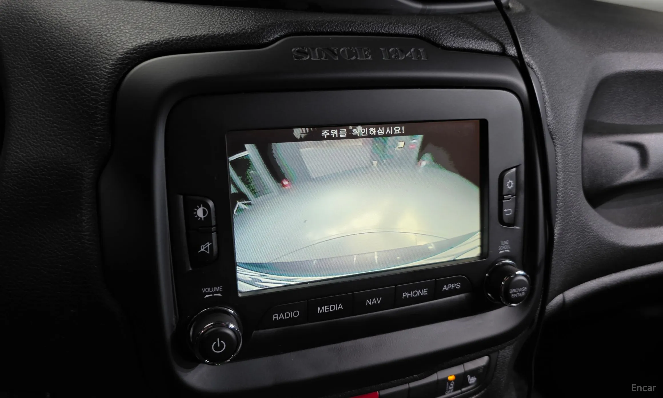 Jeep Renegade превью 14