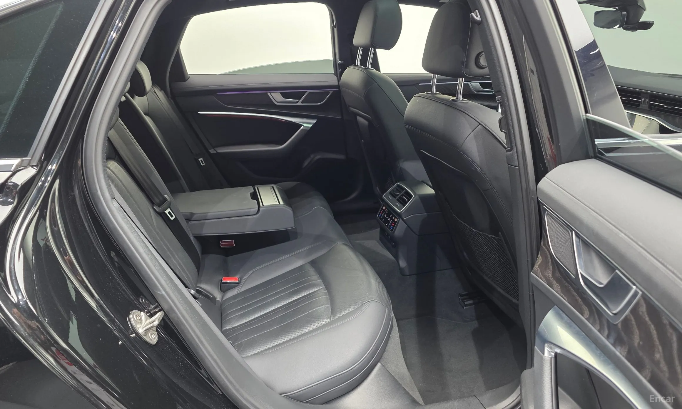 Audi A6 (C8) превью 11
