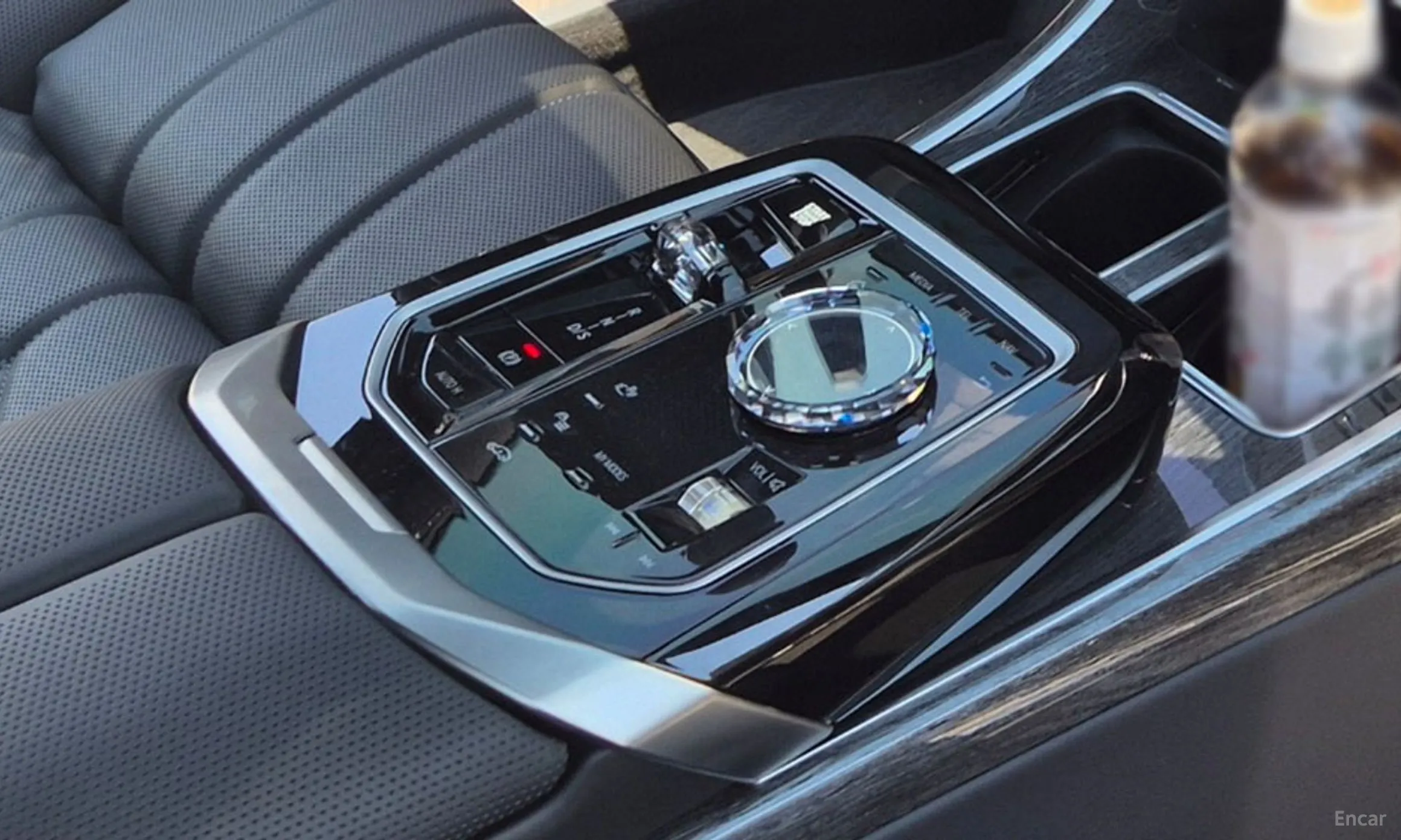 BMW 7 Series (G70) превью 12