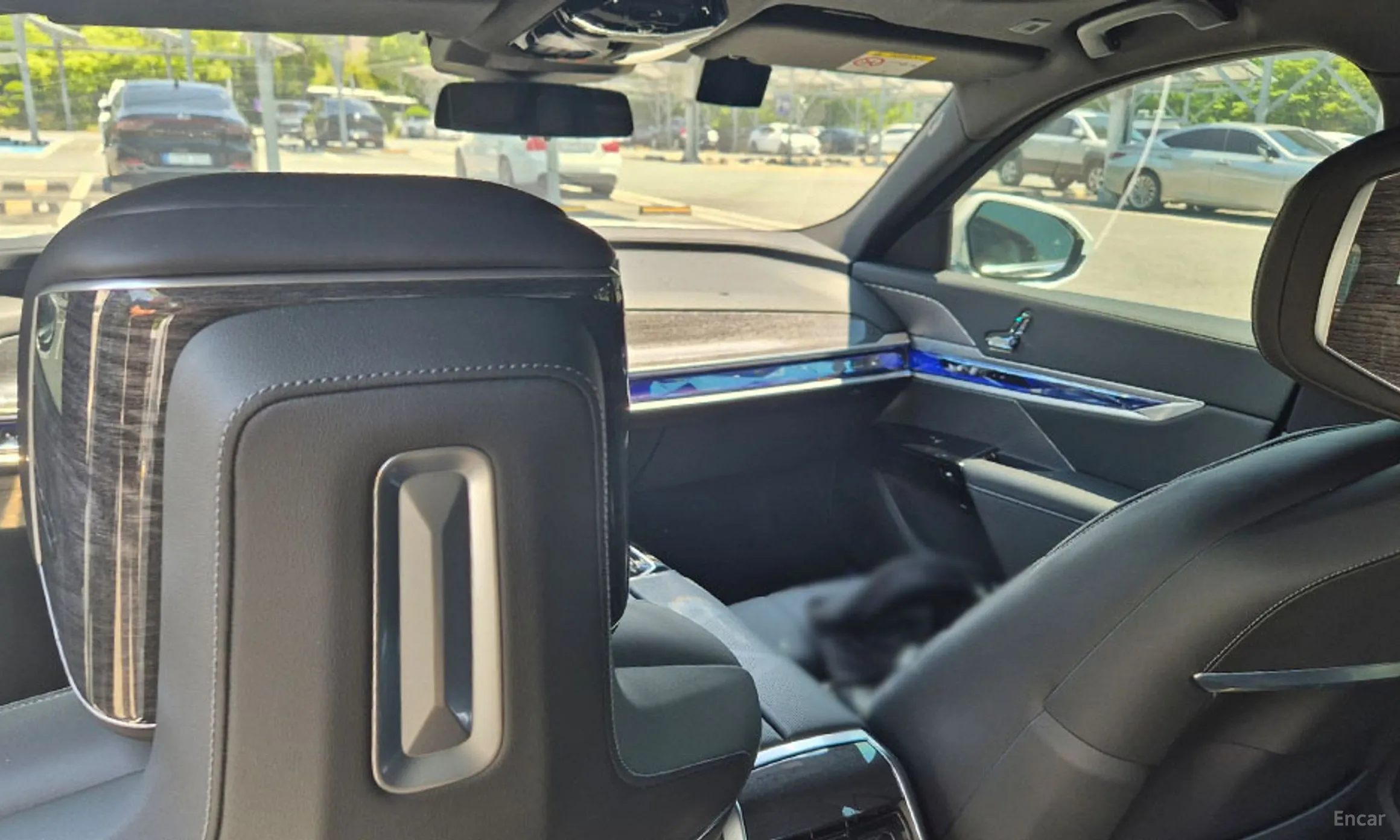 BMW 7 Series (G70) превью 15