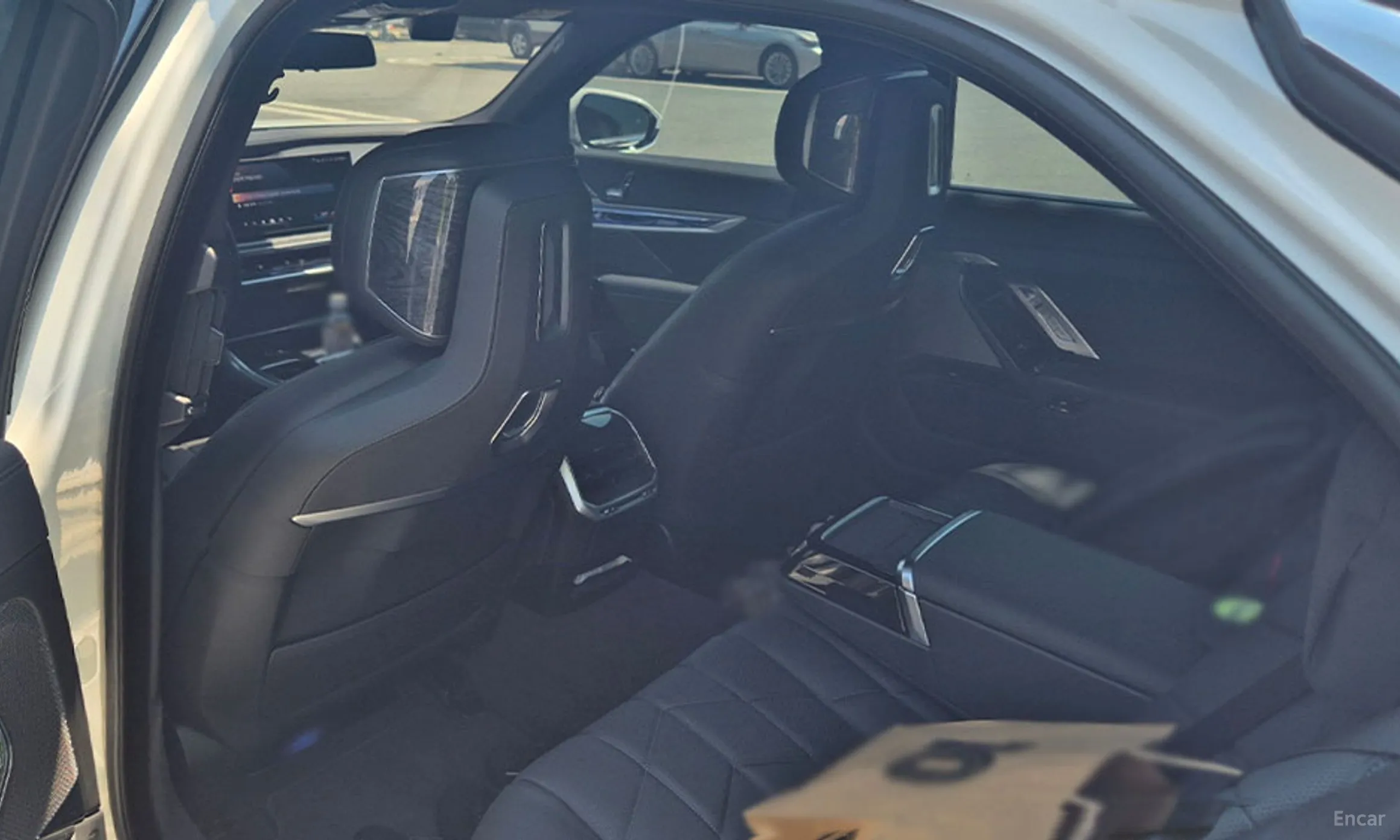 BMW 7 Series (G70) превью 16