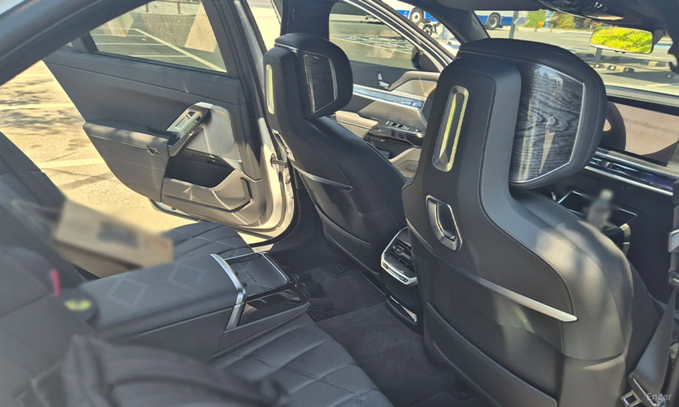 BMW 7 Series (G70) превью 17