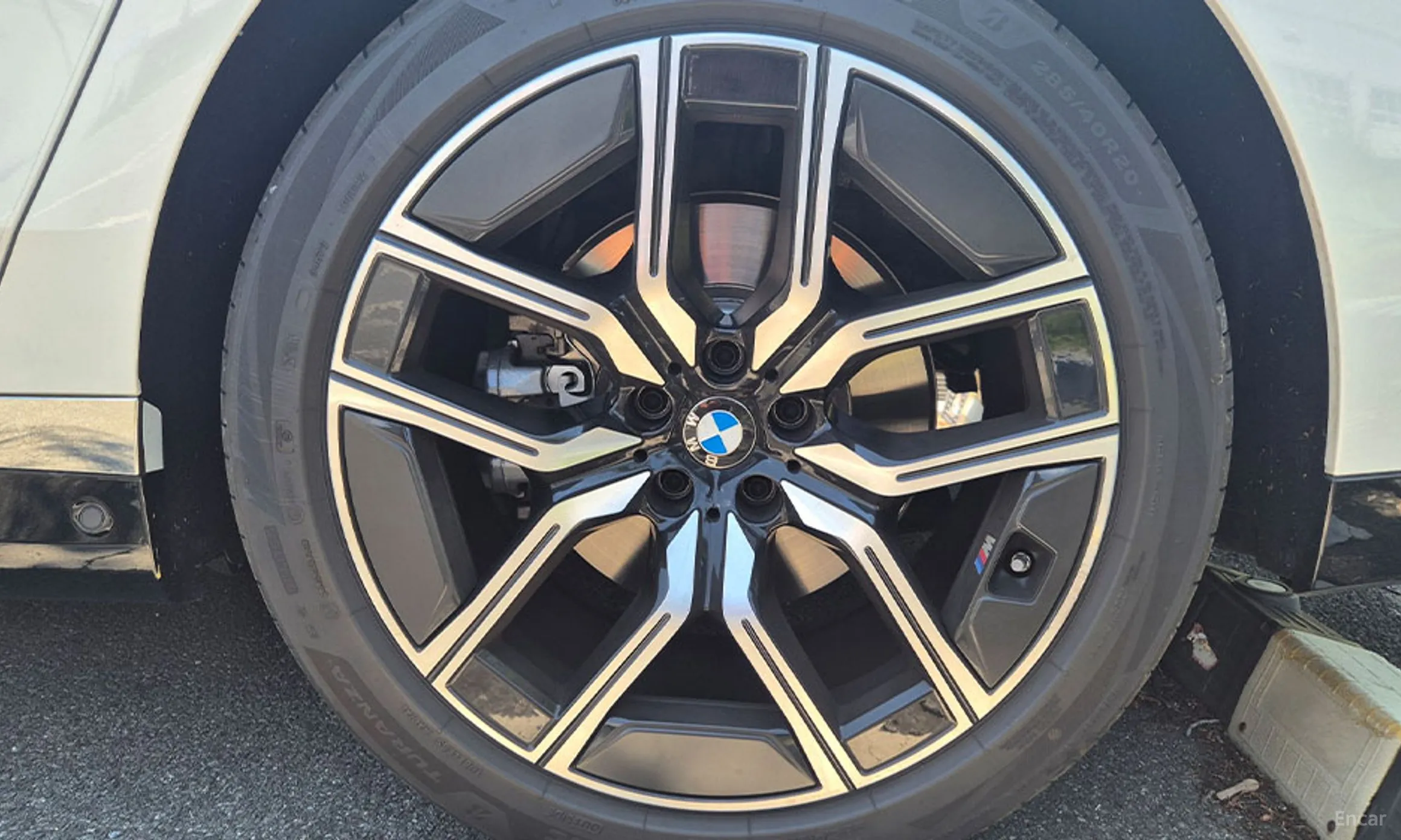 BMW 7 Series (G70) превью 20
