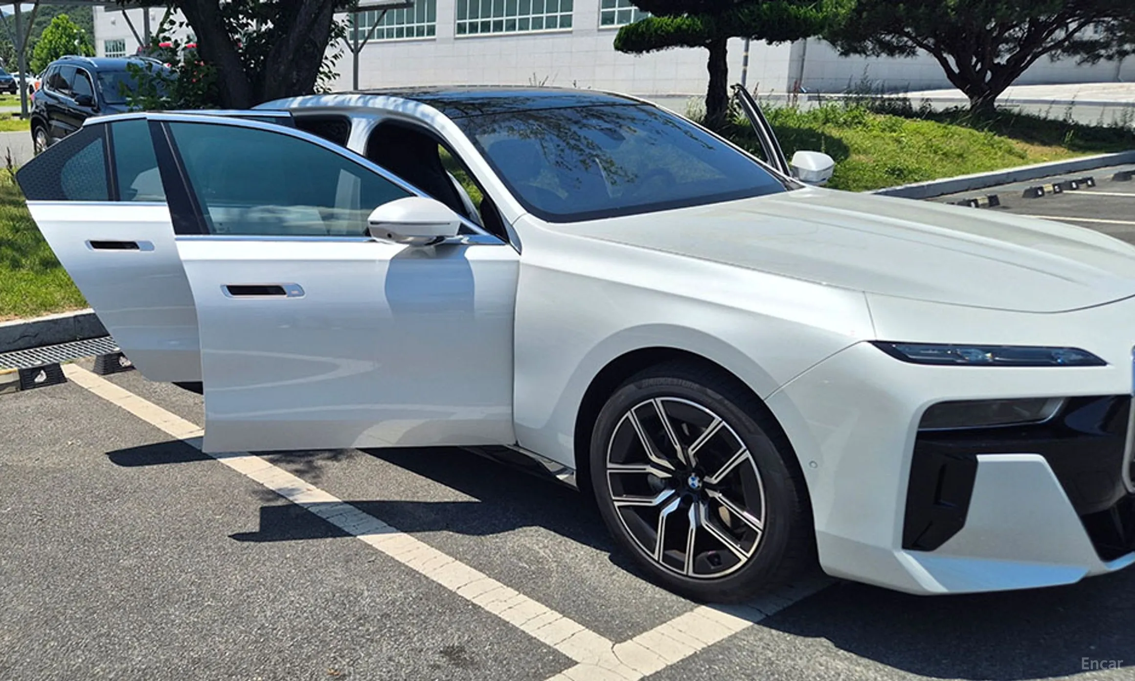 BMW 7 Series (G70) превью 6