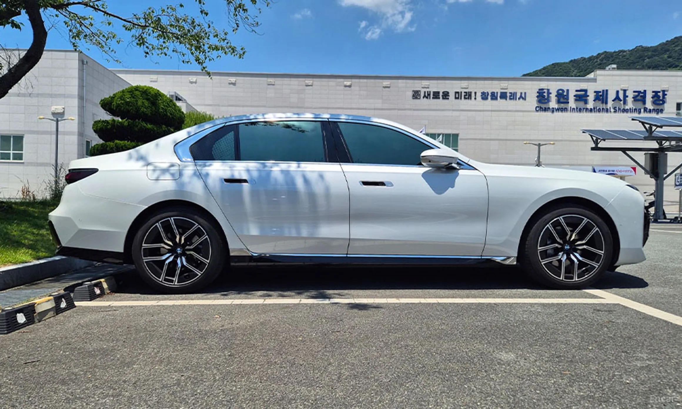 BMW 7 Series (G70) превью 8