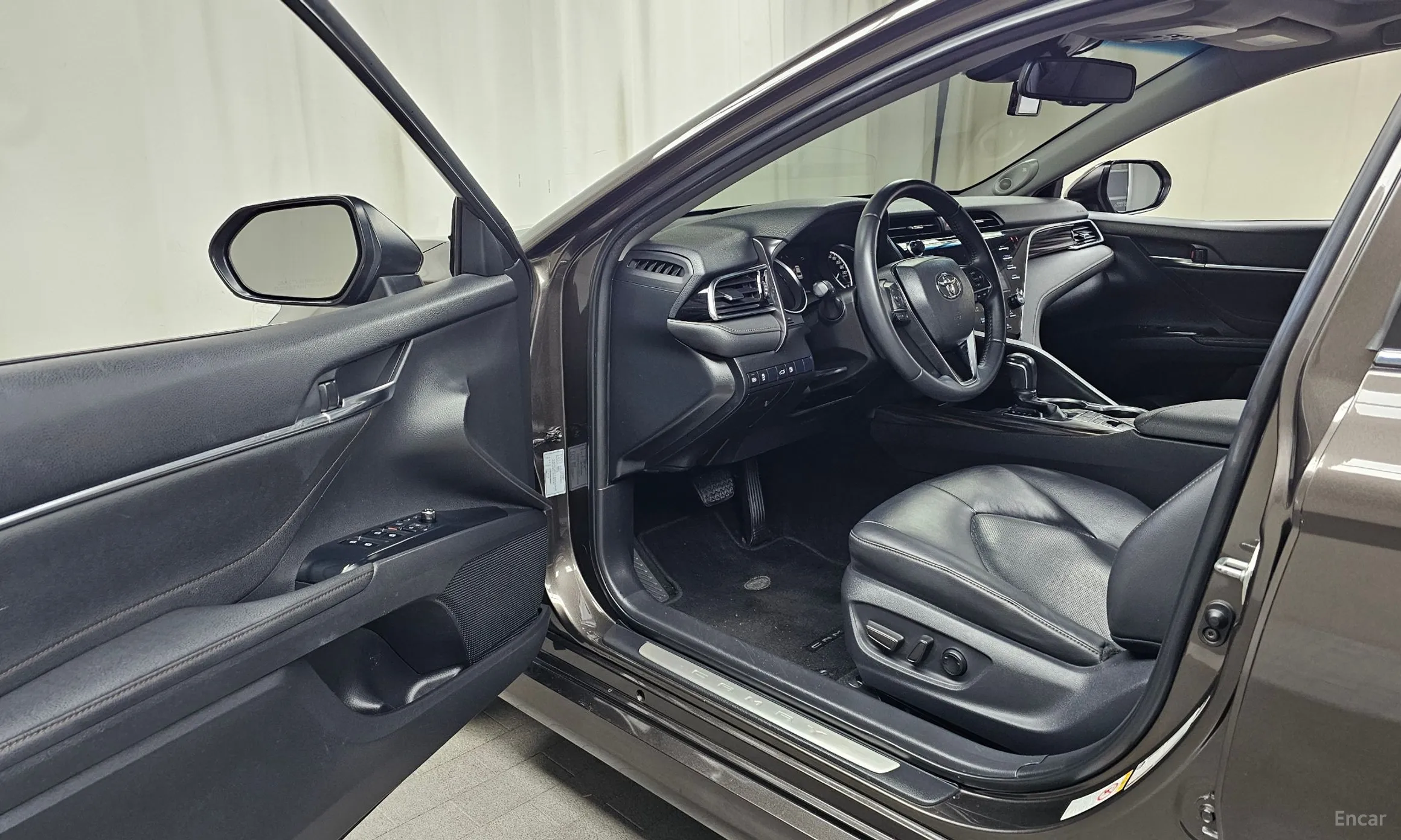 Toyota Camry (XV70) превью 10