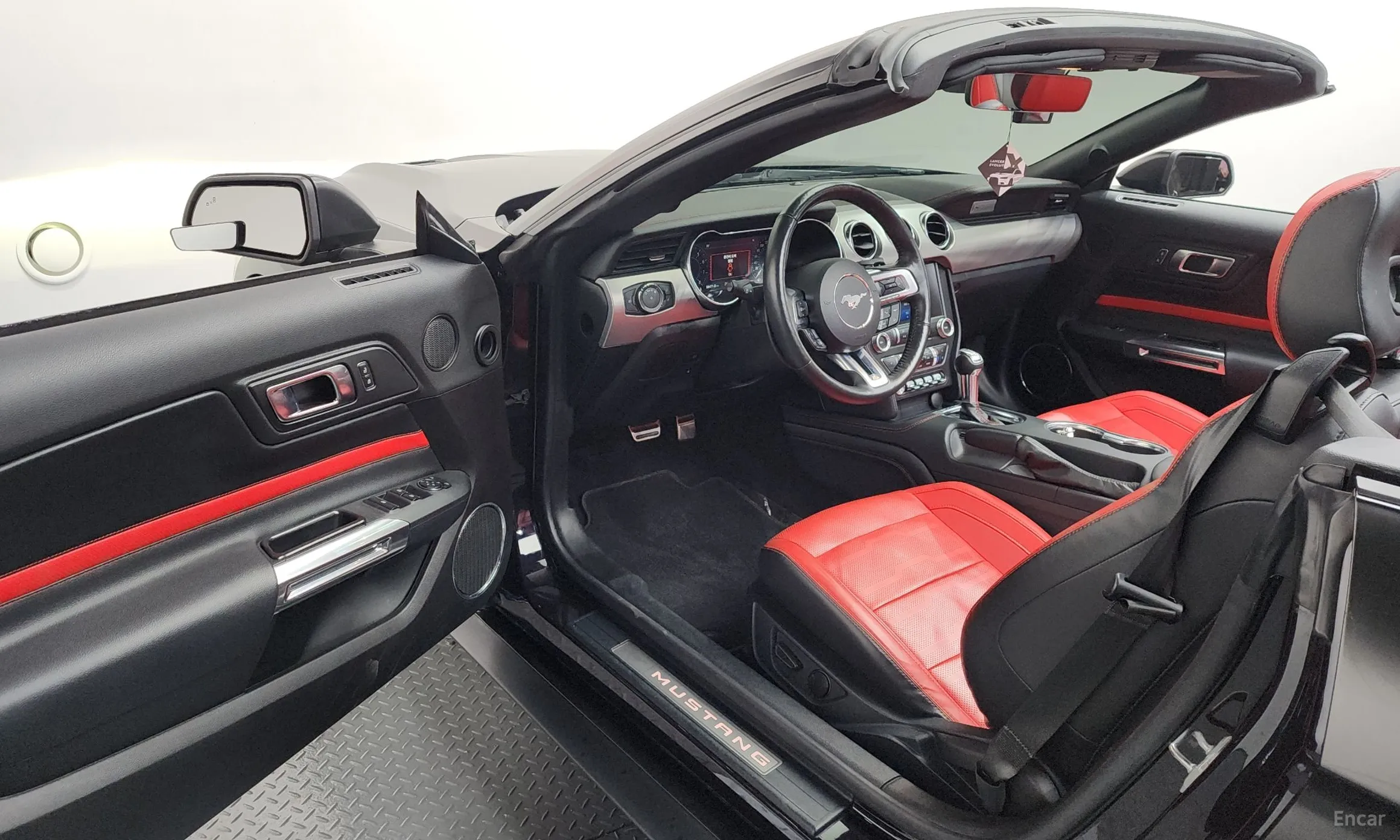 Ford Mustang превью 10