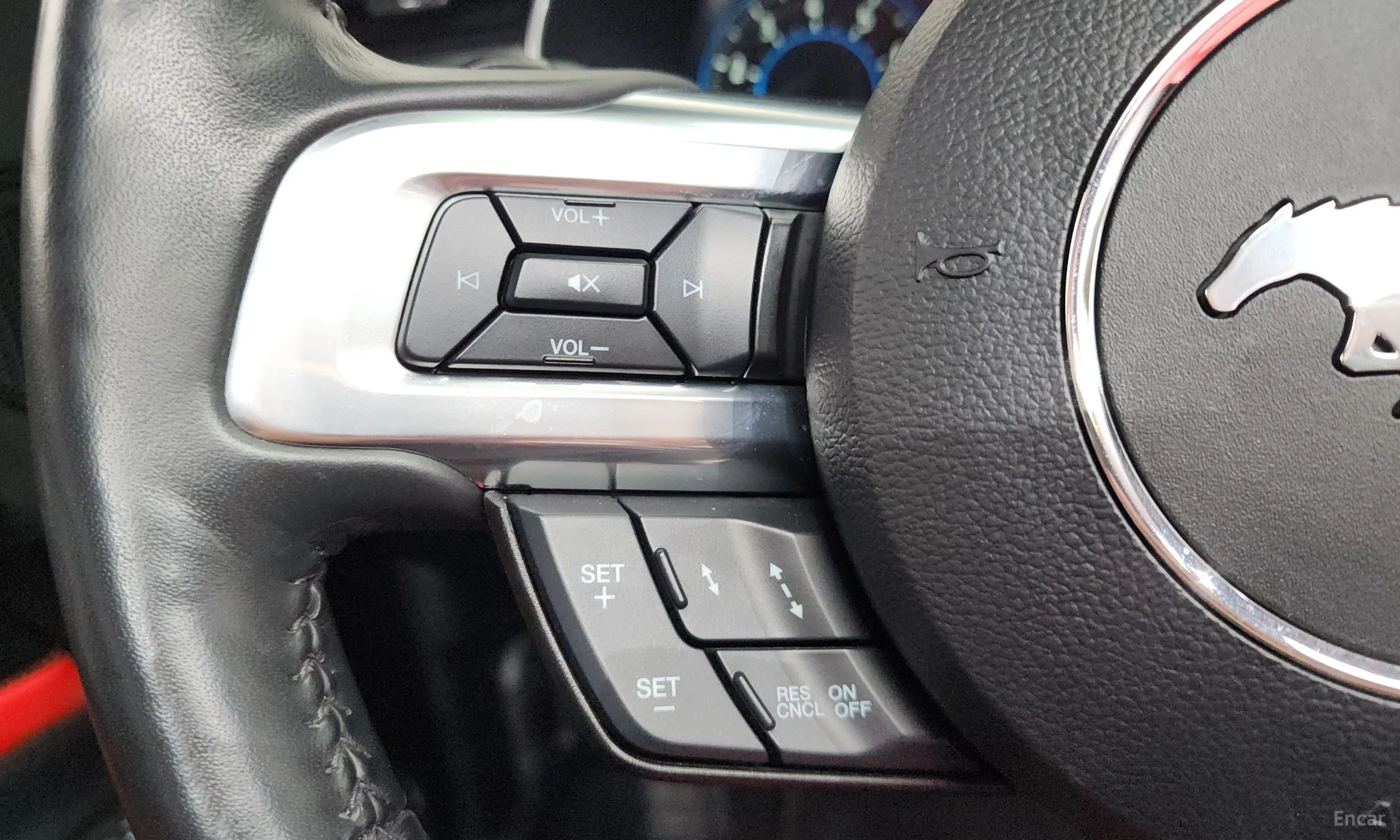 Ford Mustang превью 16