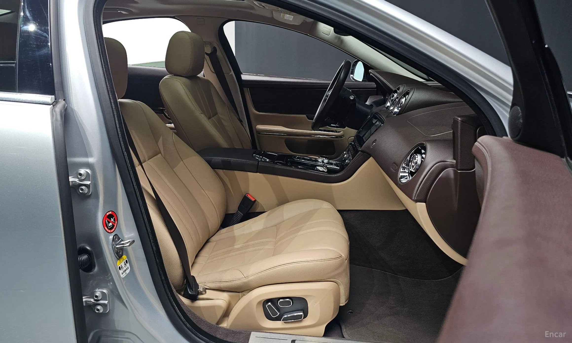 Jaguar All New XJ превью 10