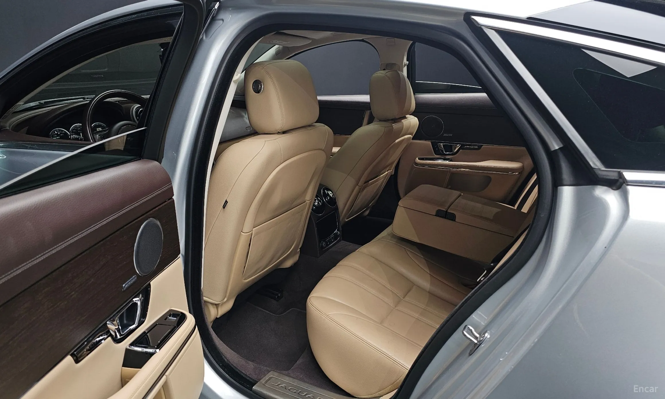 Jaguar All New XJ превью 12