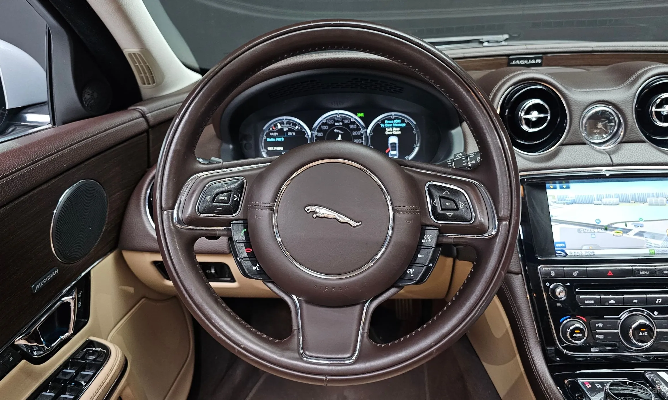 Jaguar All New XJ превью 13