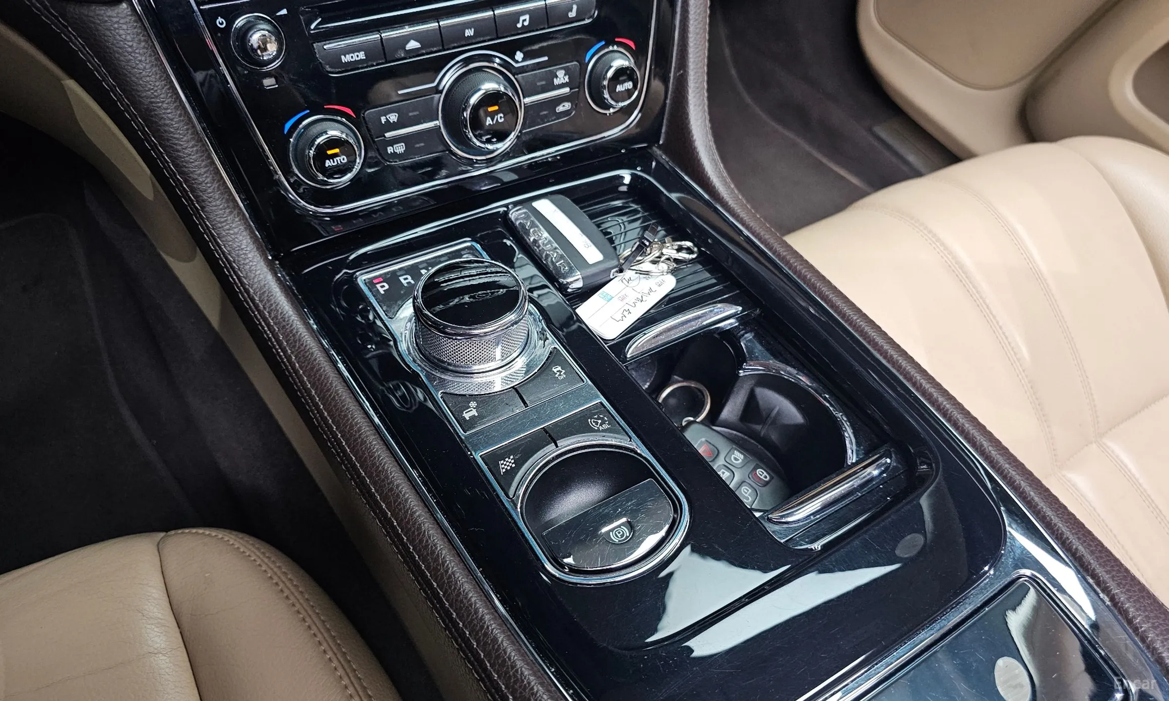 Jaguar All New XJ превью 9