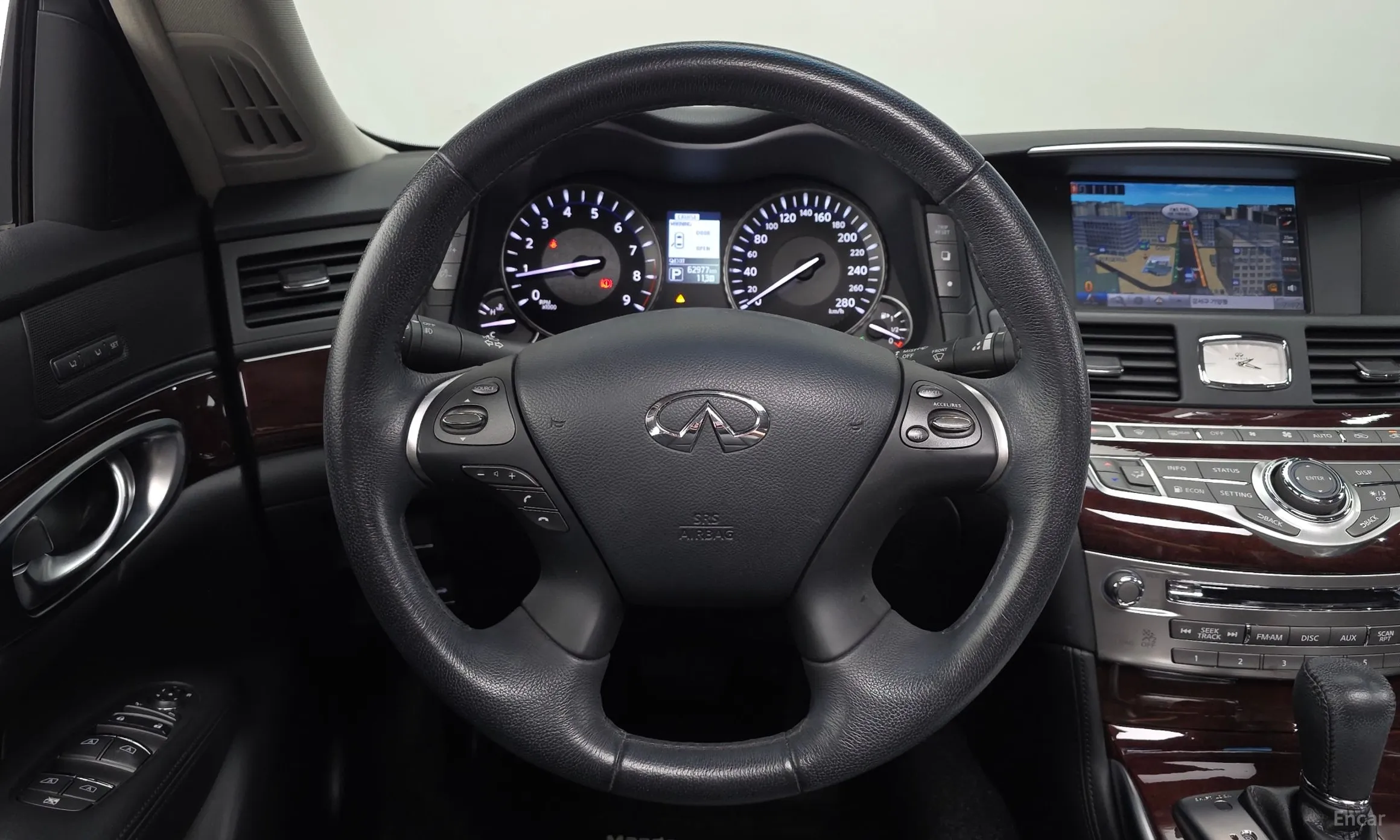 Infiniti Q70 превью 14