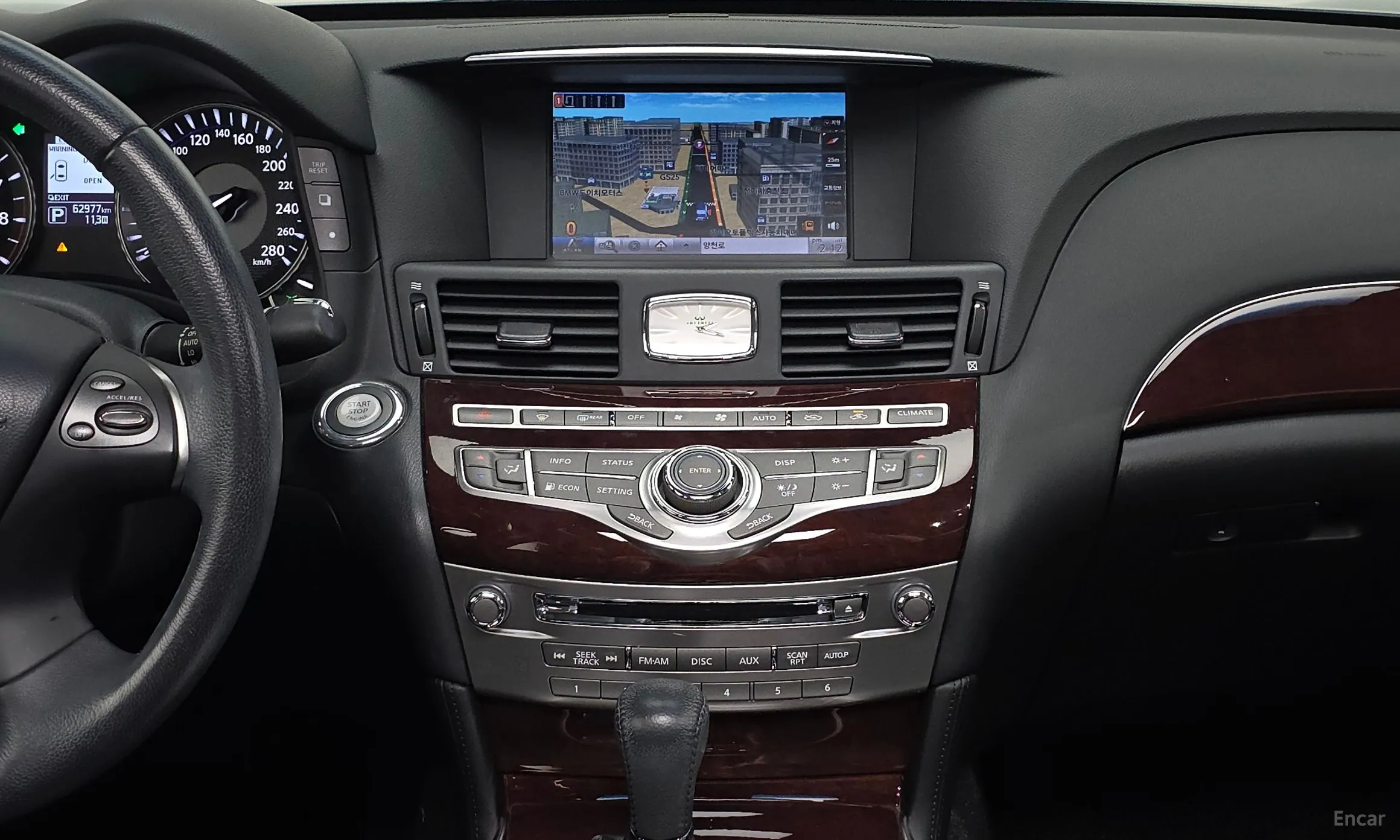 Infiniti Q70 превью 15