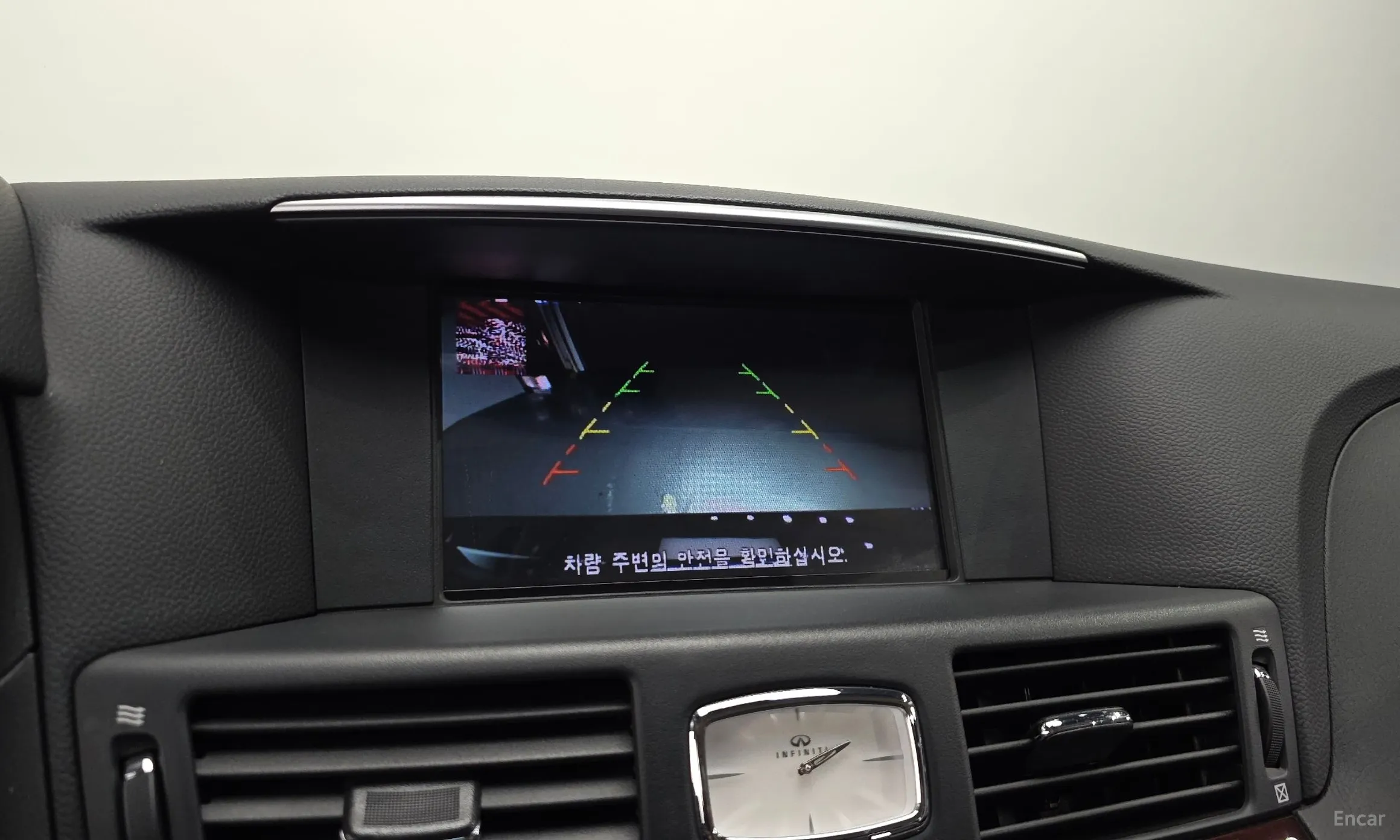 Infiniti Q70 превью 16