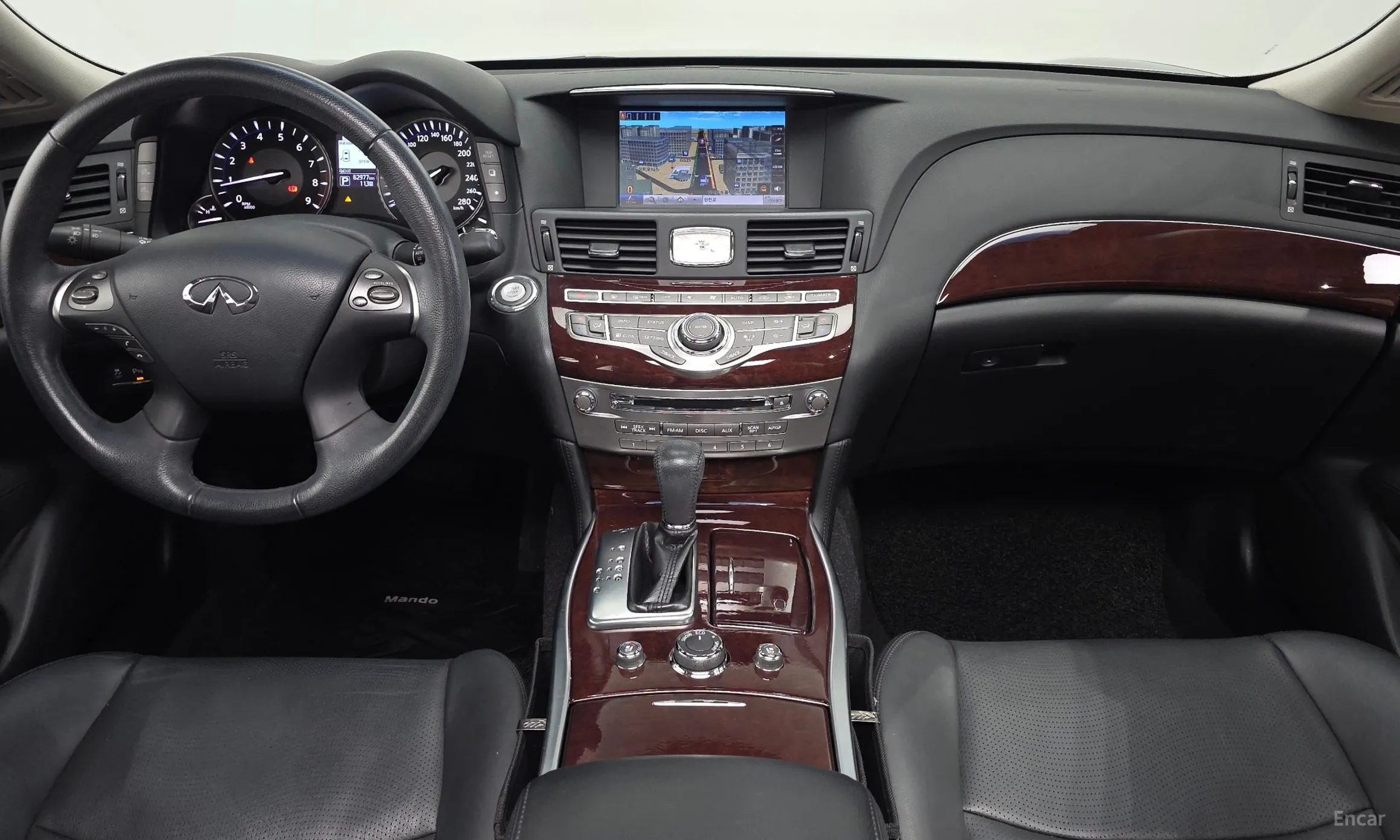 Infiniti Q70 превью 7