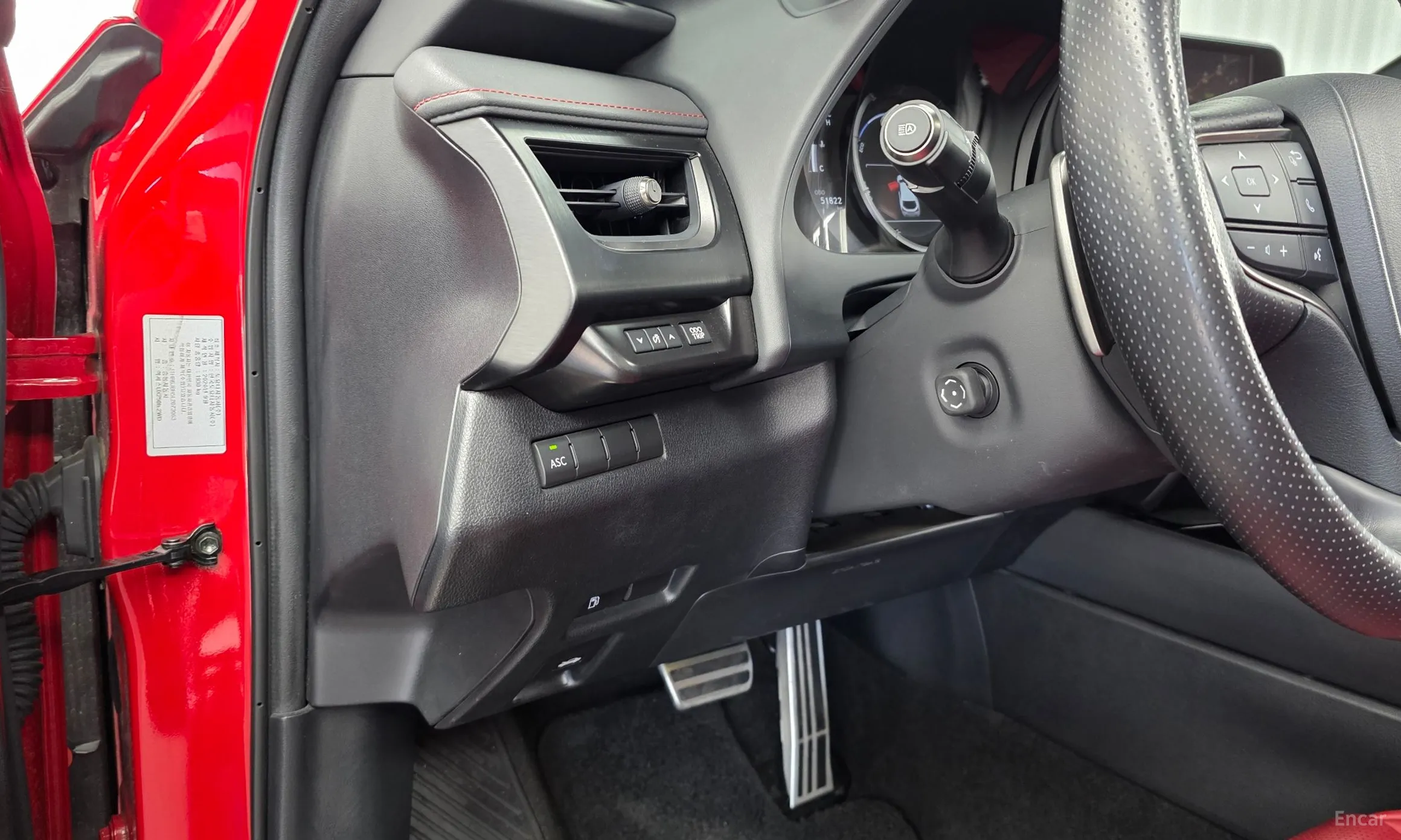 Lexus UX250h превью 17