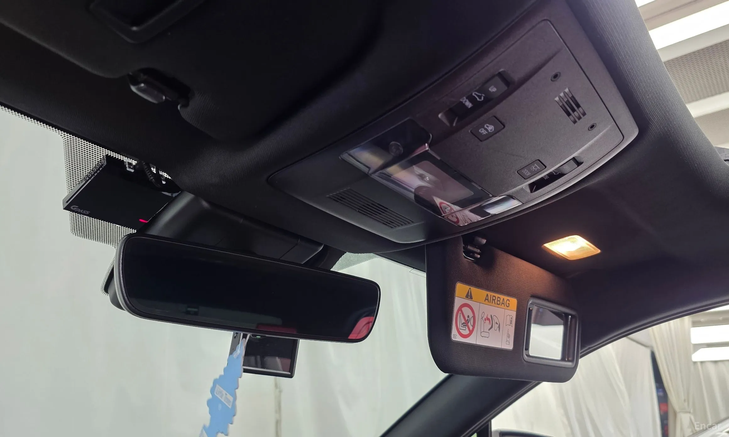 Lexus UX250h превью 18