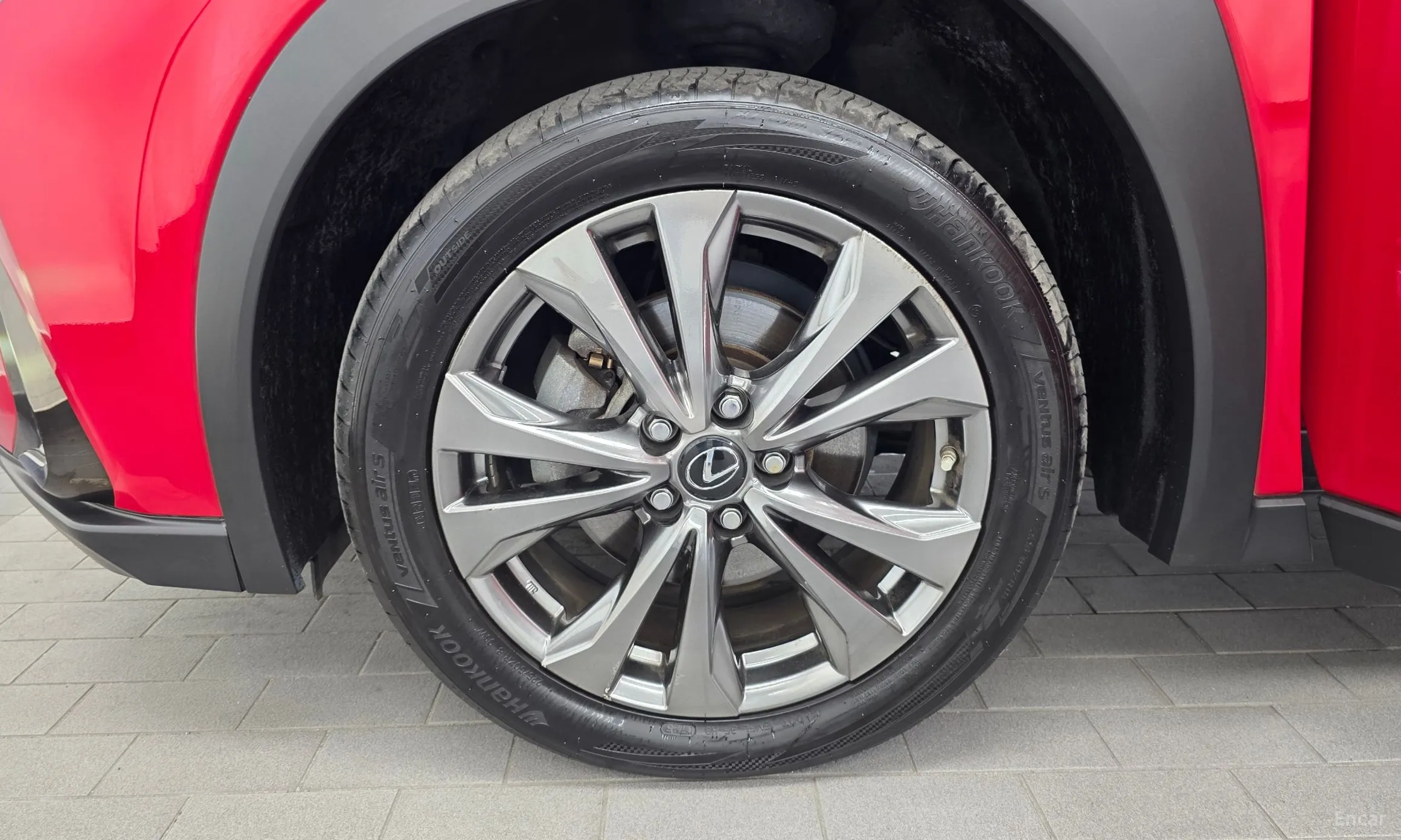 Lexus UX250h превью 5