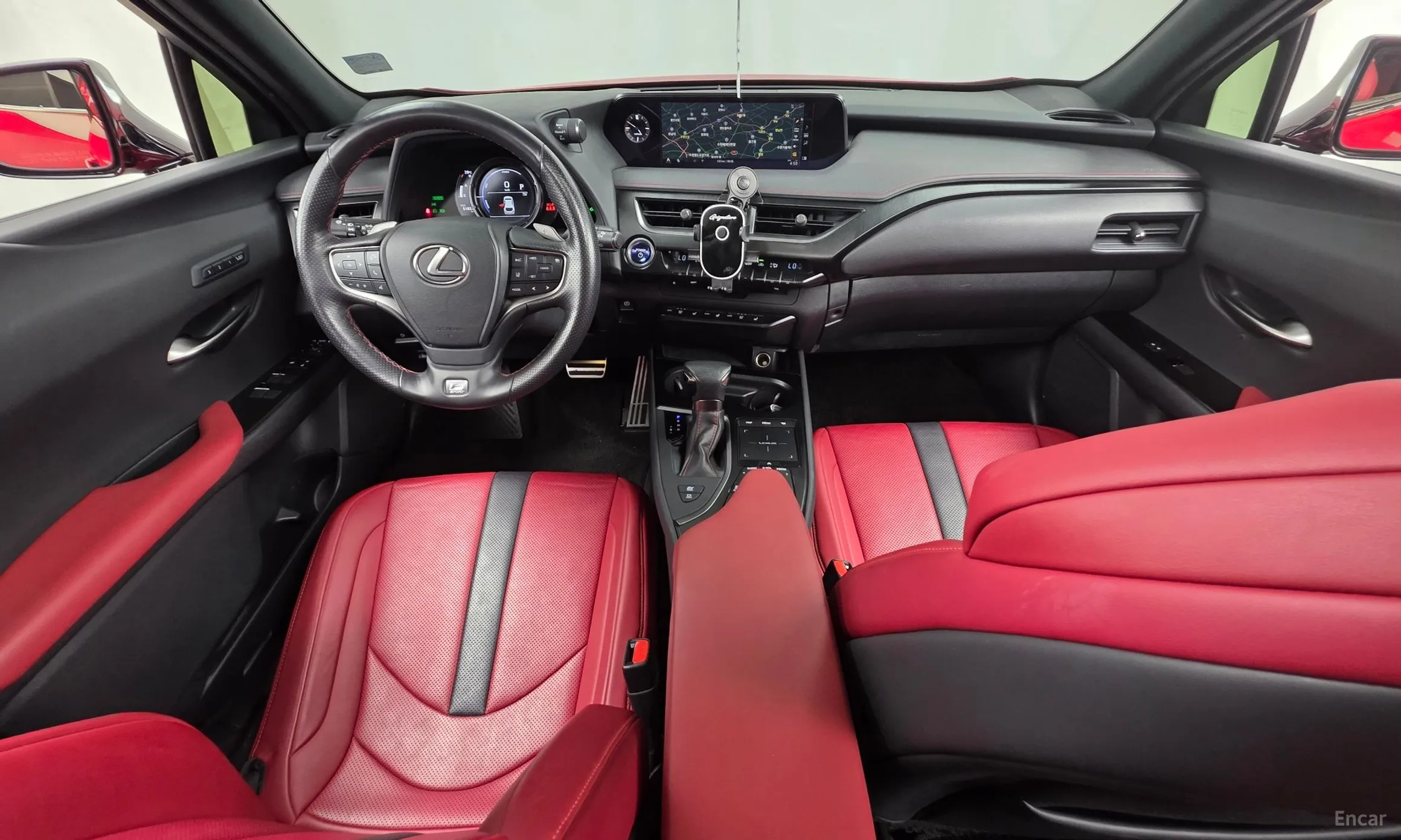 Lexus UX250h превью 7