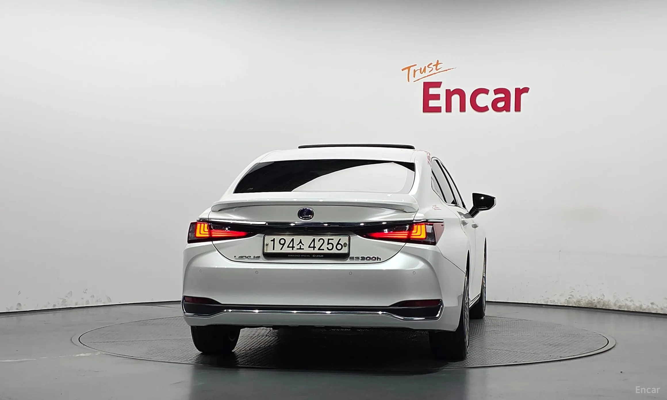Lexus ES300h 7th Generation превью 4
