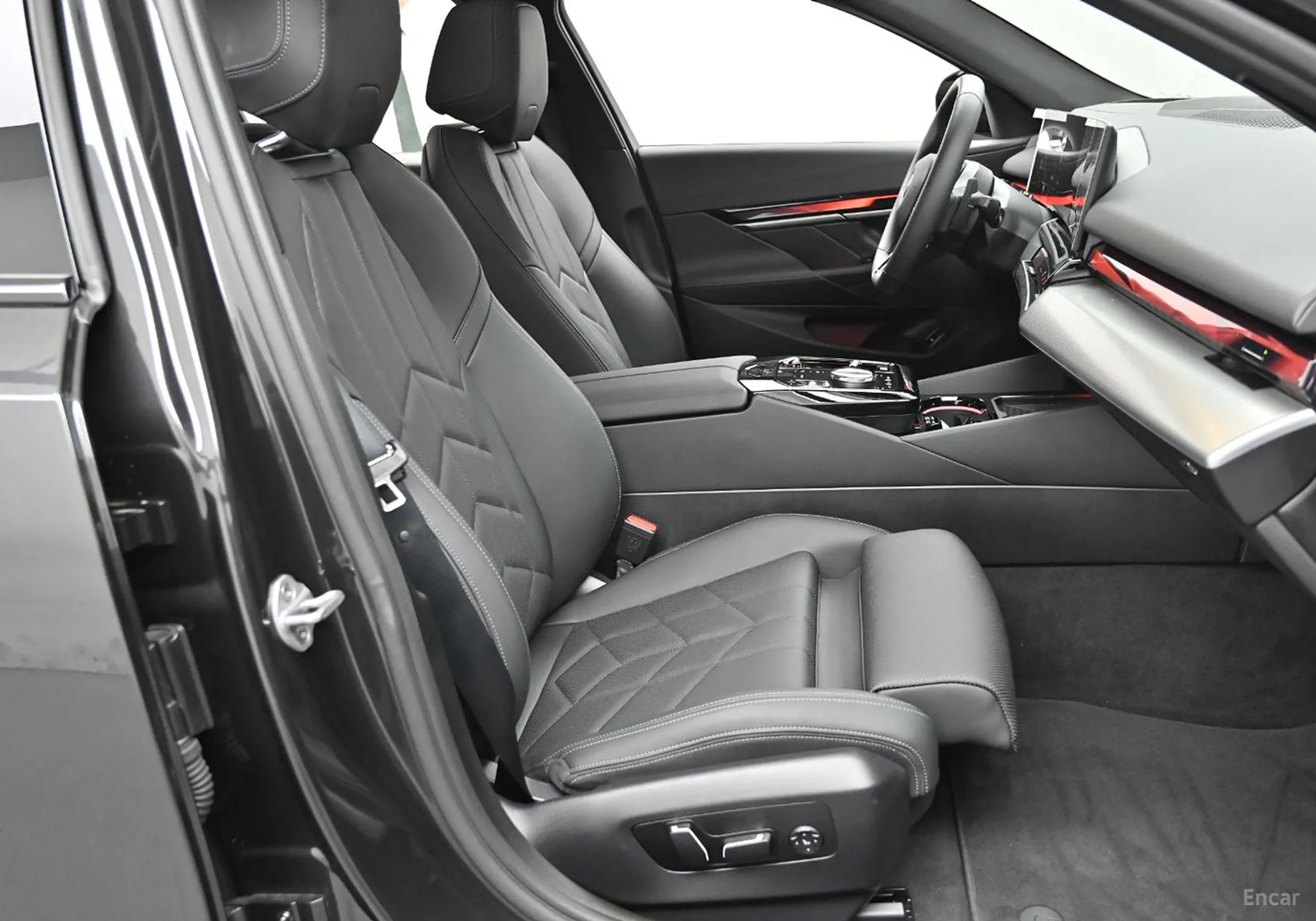 BMW 5 Series (G60) превью 10