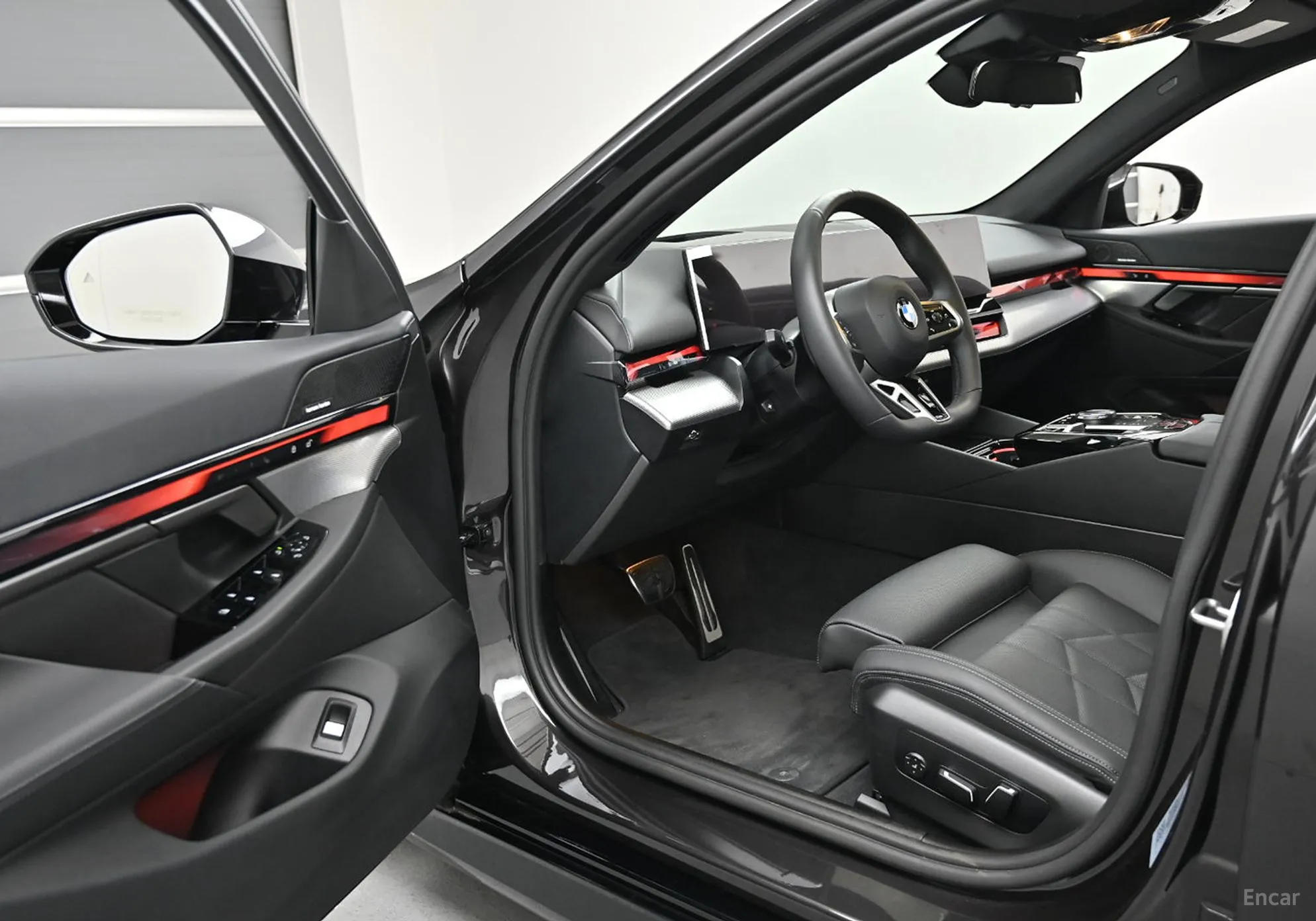 BMW 5 Series (G60) превью 11