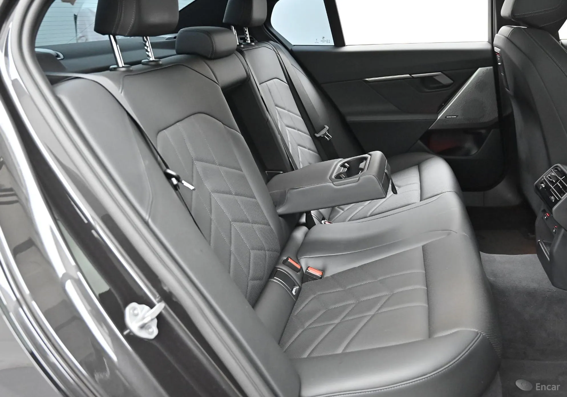 BMW 5 Series (G60) превью 12