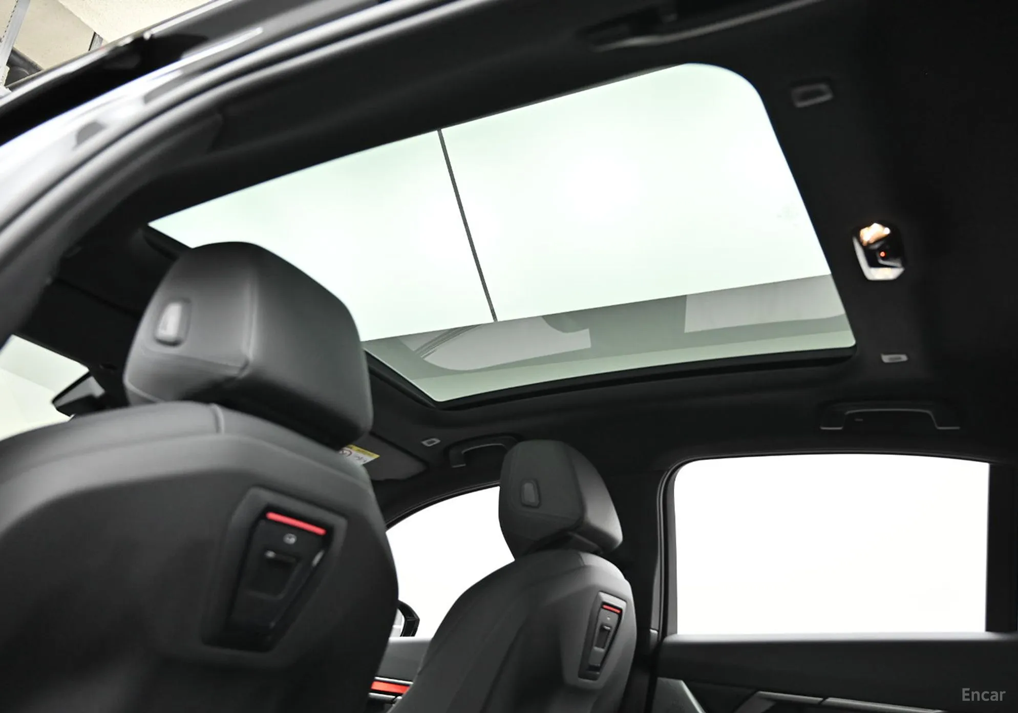 BMW 5 Series (G60) превью 19