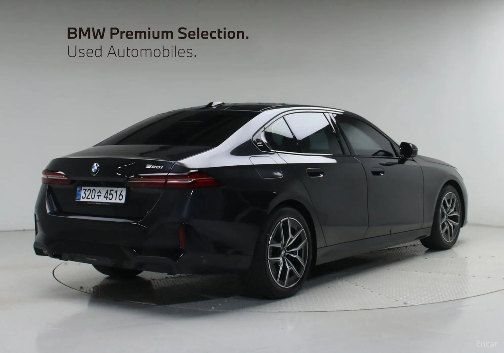 BMW 5 Series (G60) превью 4