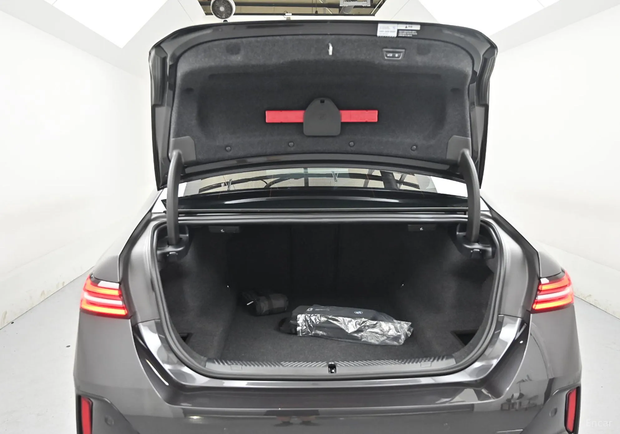 BMW 5 Series (G60) превью 9