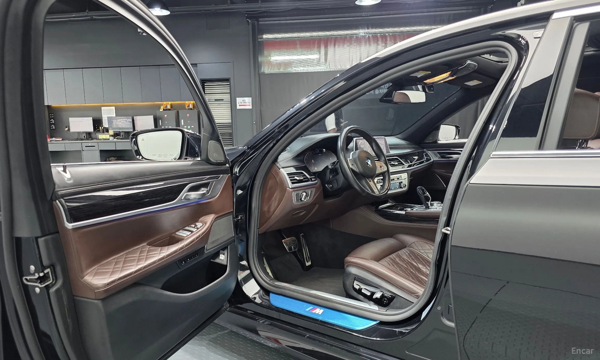 BMW 7 Series (G11) превью 10
