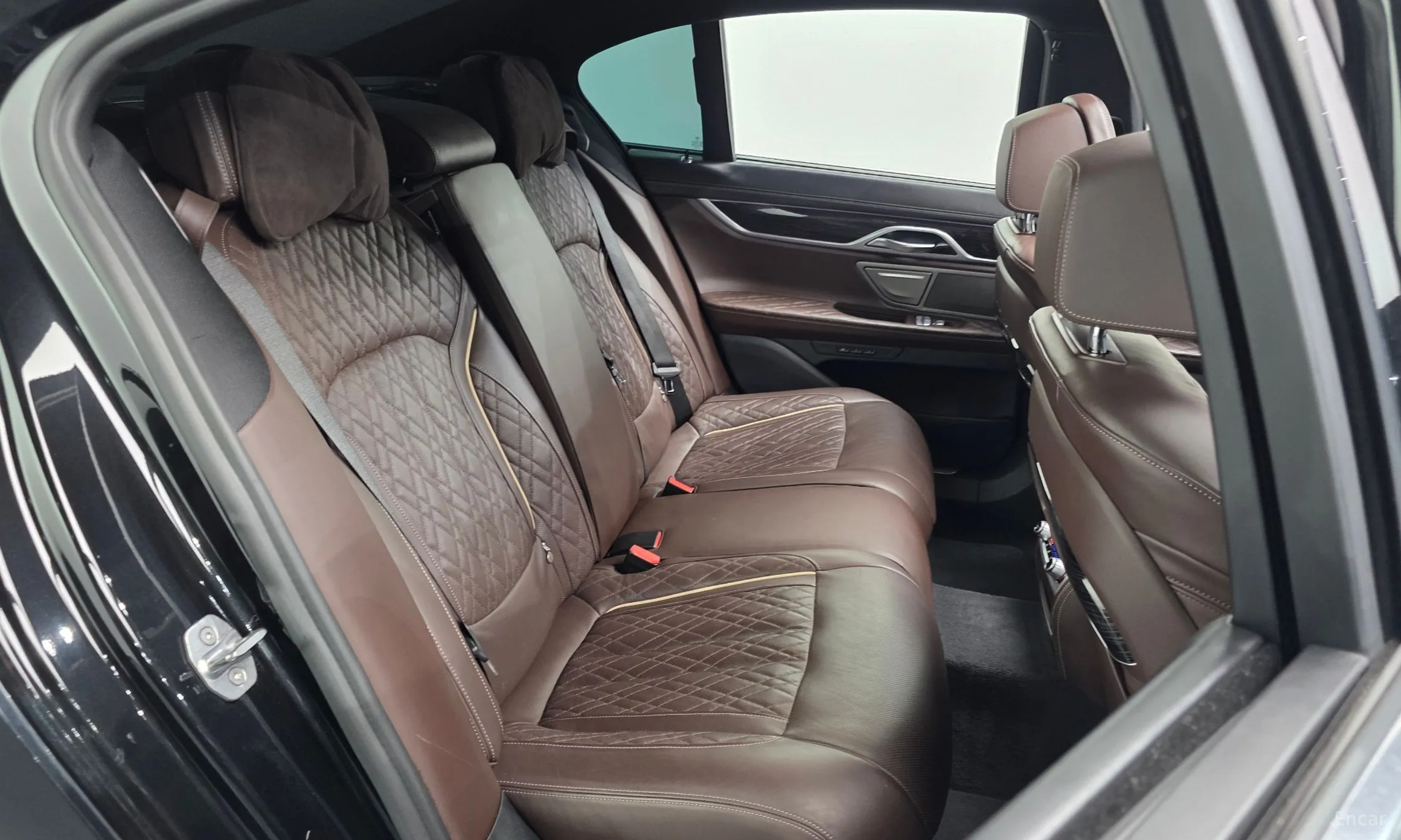 BMW 7 Series (G11) превью 11