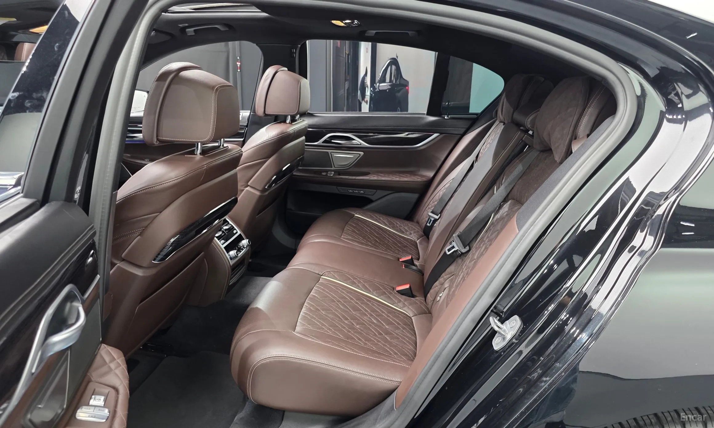 BMW 7 Series (G11) превью 12