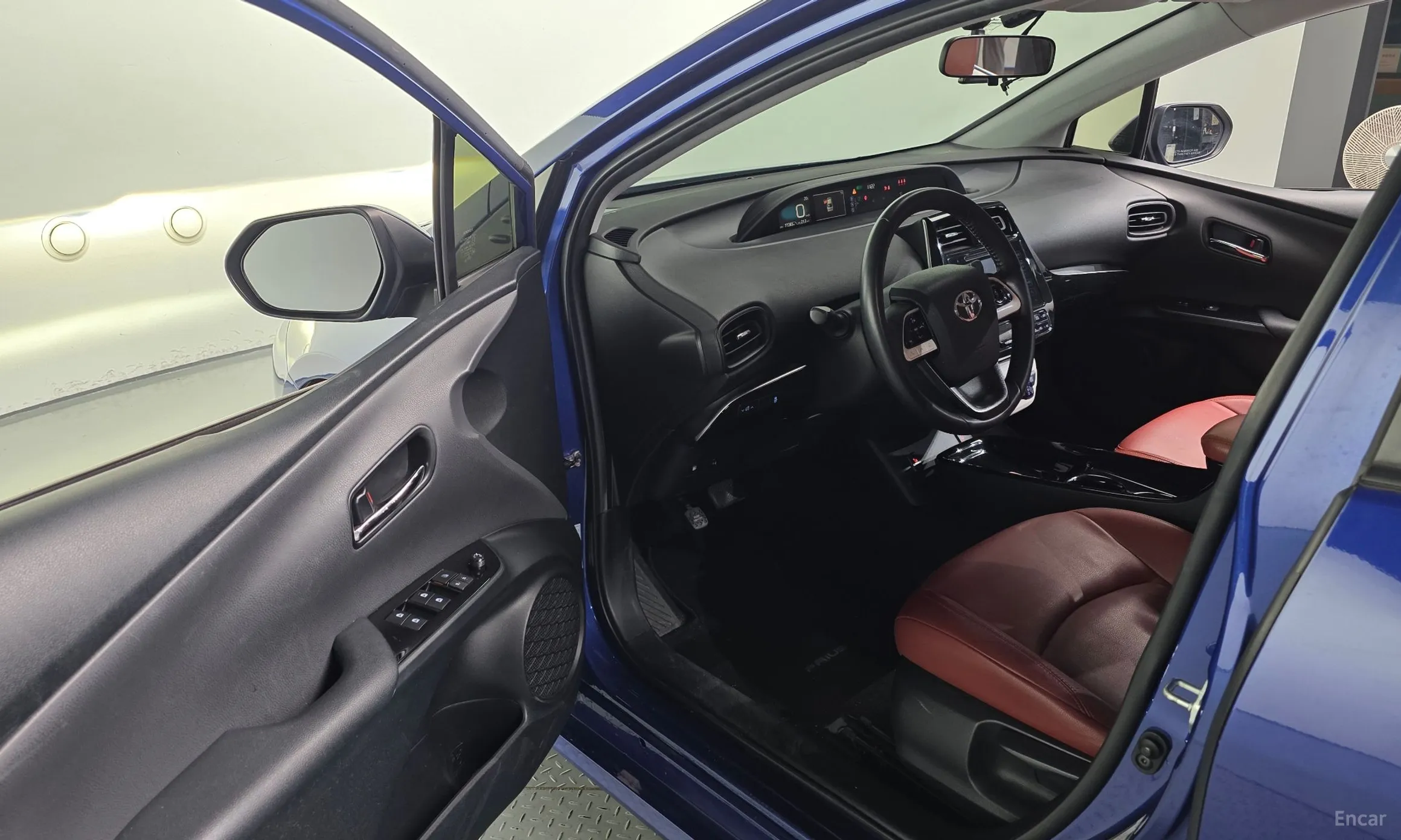 Toyota Prius 4th Generation превью 10