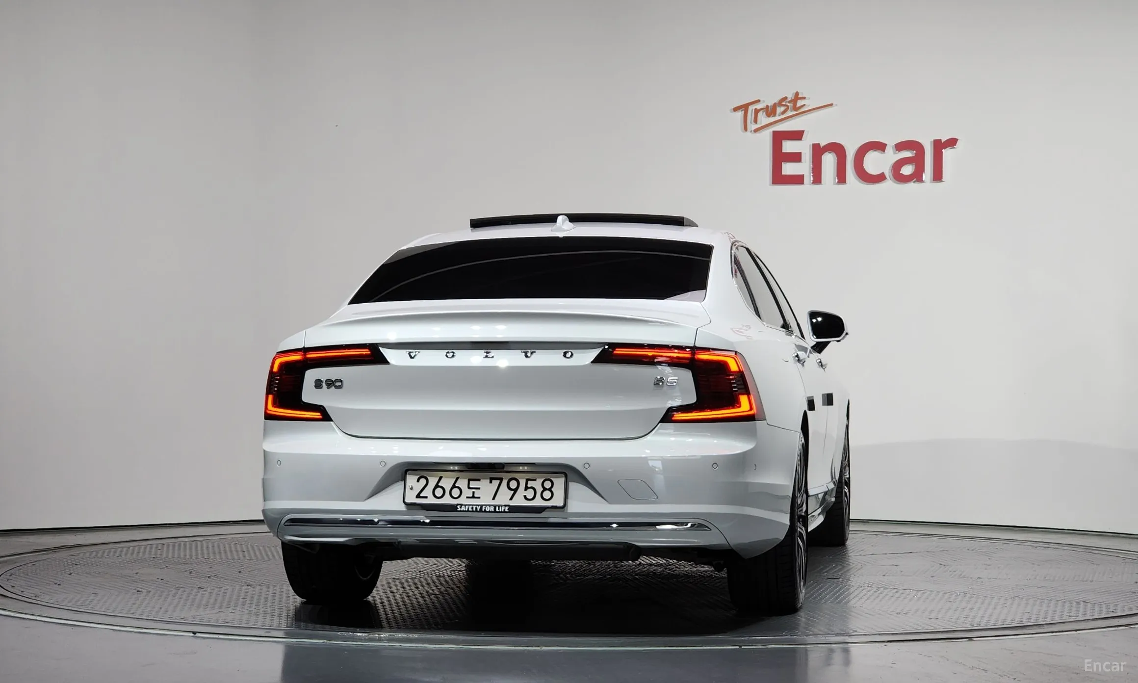 Volvo S90 превью 4