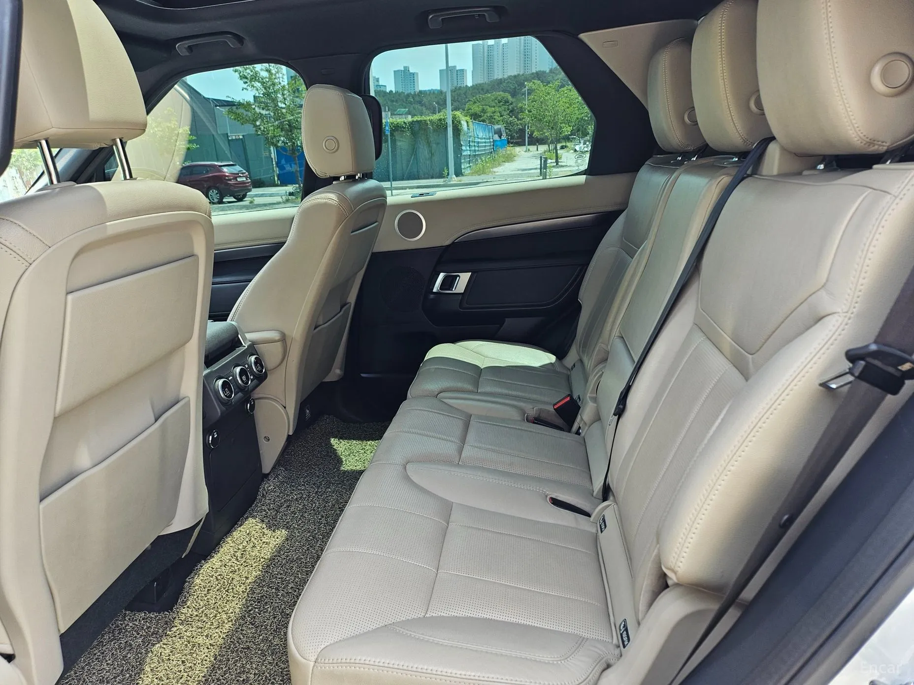Land Rover Discovery 5 превью 11