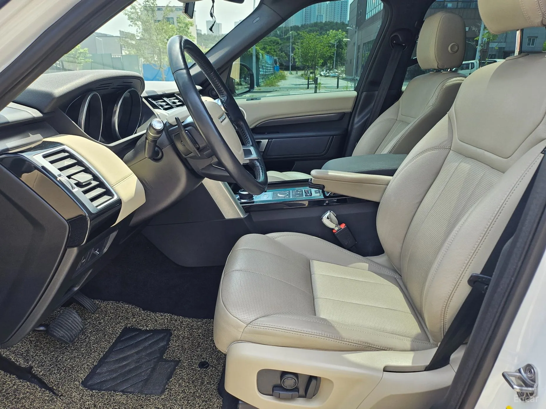 Land Rover Discovery 5 превью 12