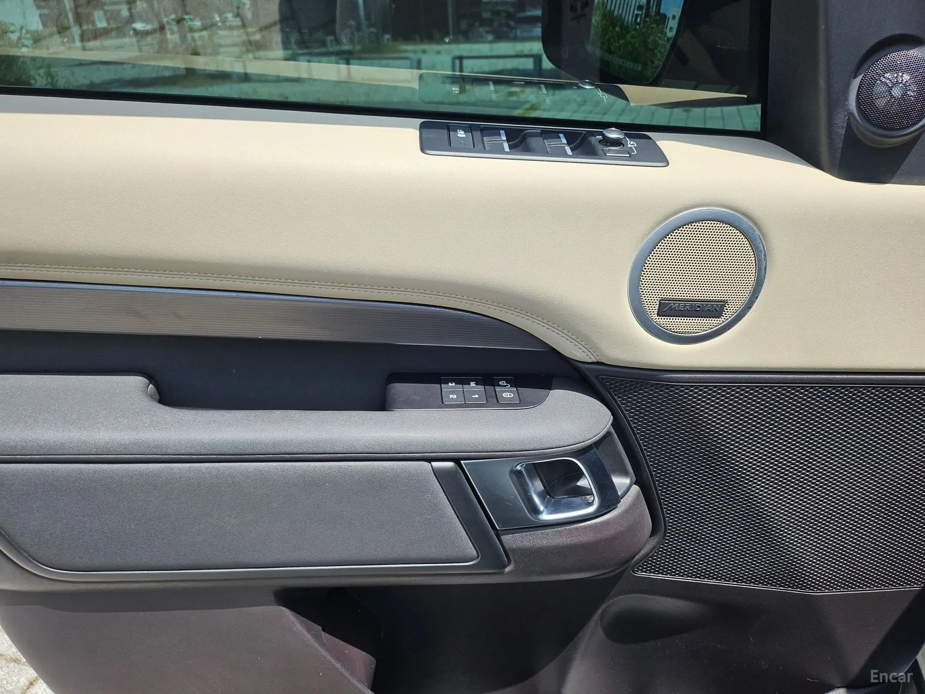 Land Rover Discovery 5 превью 13