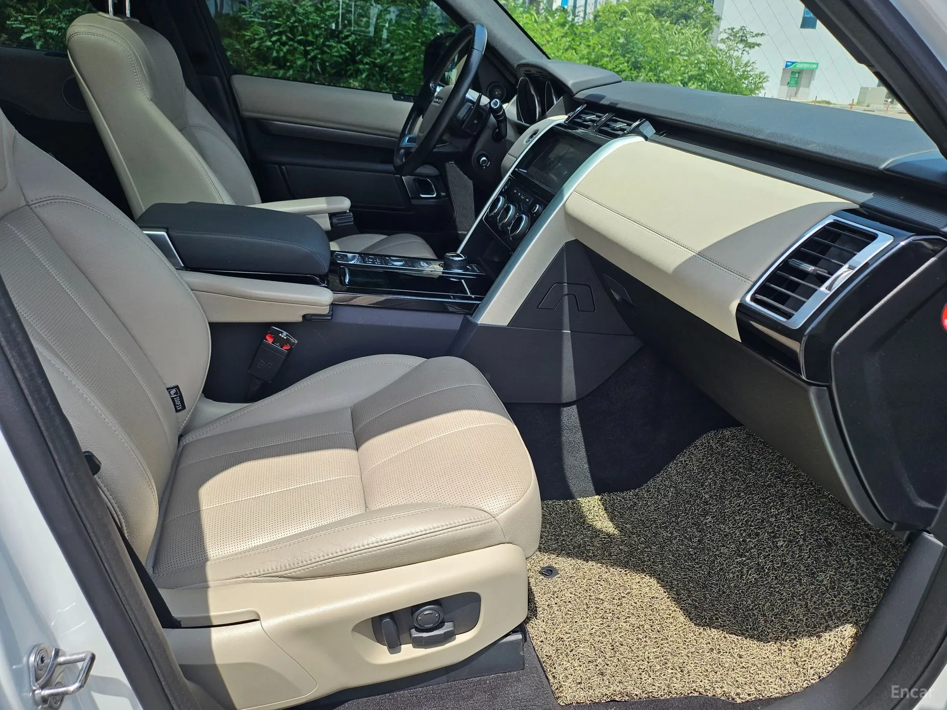 Land Rover Discovery 5 превью 14