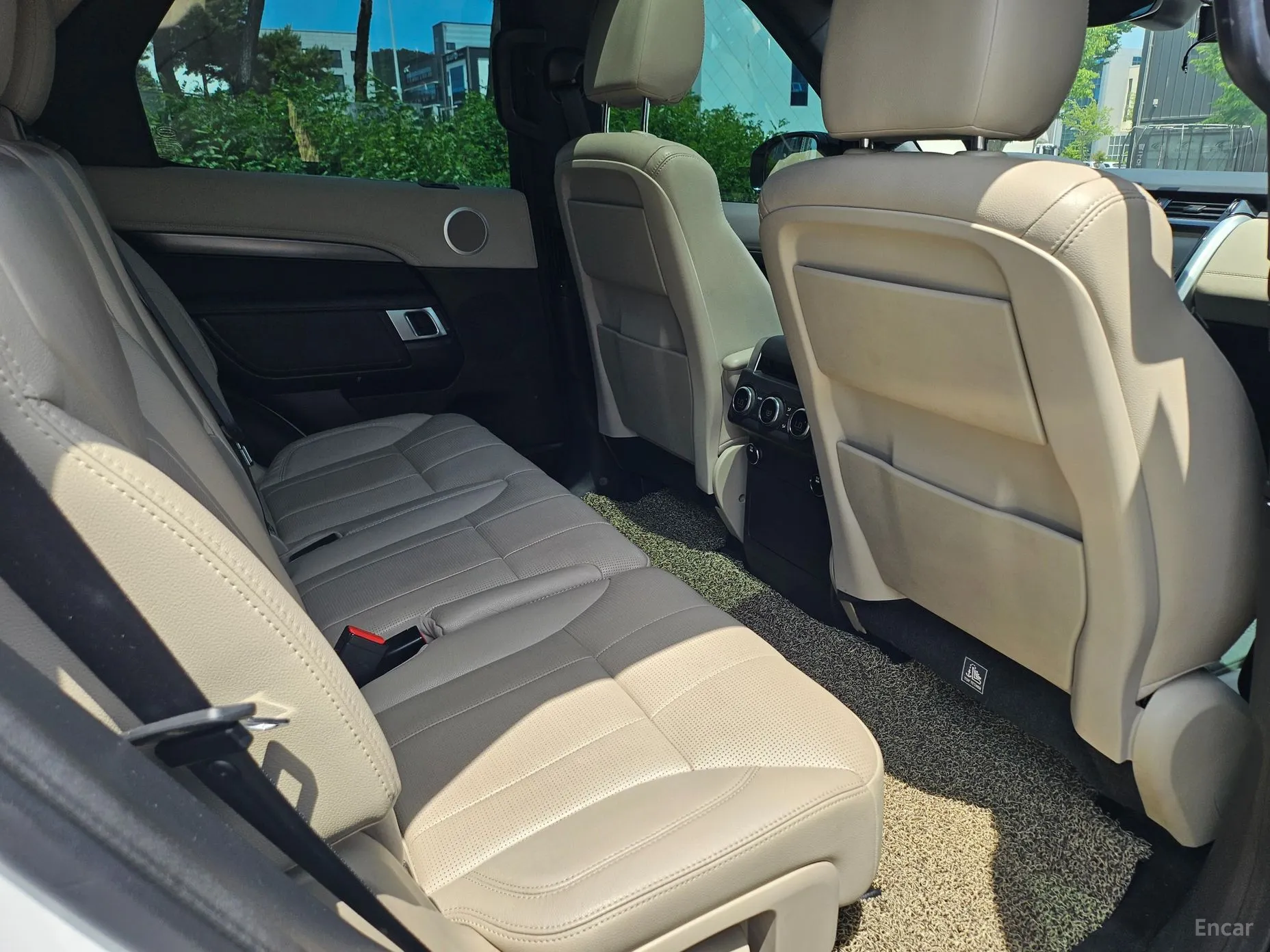 Land Rover Discovery 5 превью 15