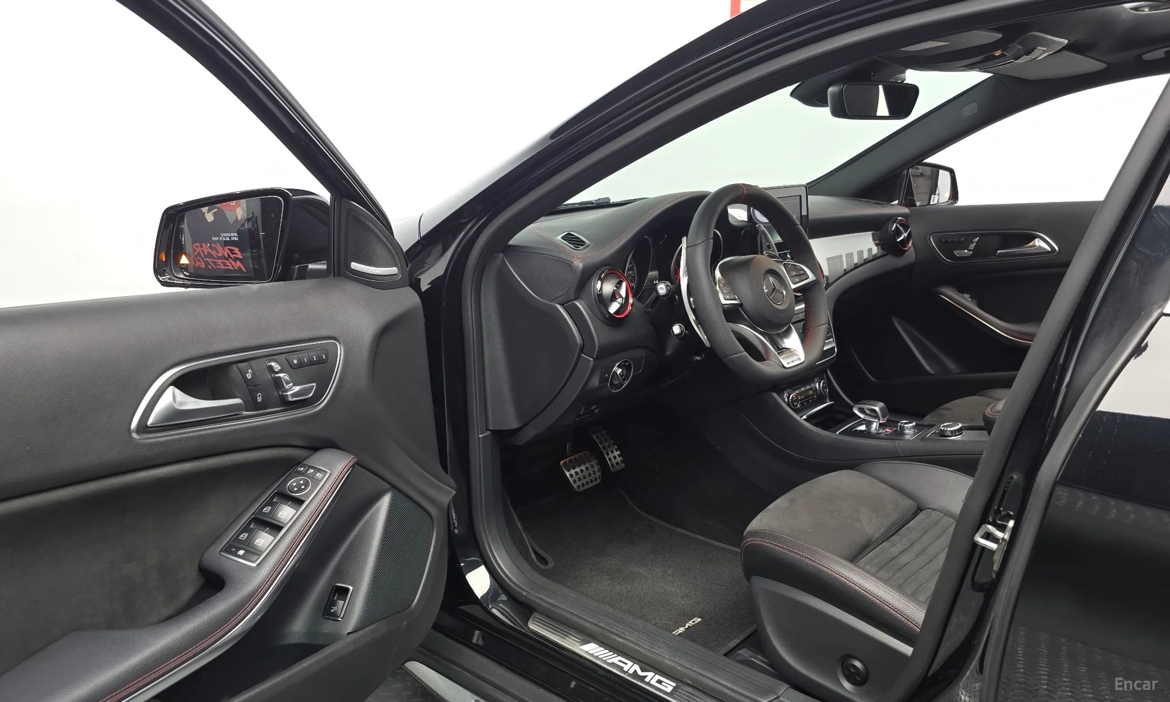 Mercedes Benz GLA-Class X156 превью 10