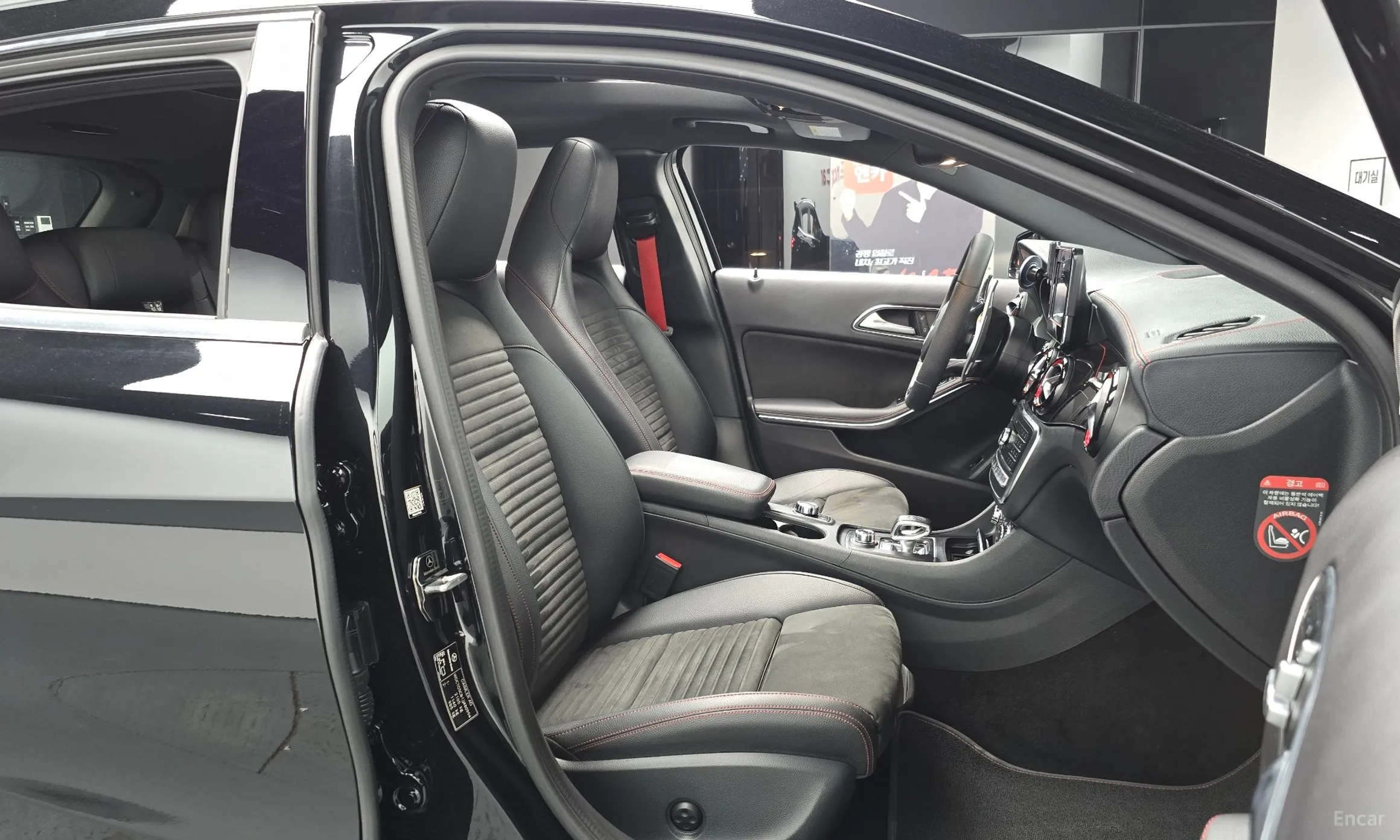 Mercedes Benz GLA-Class X156 превью 11
