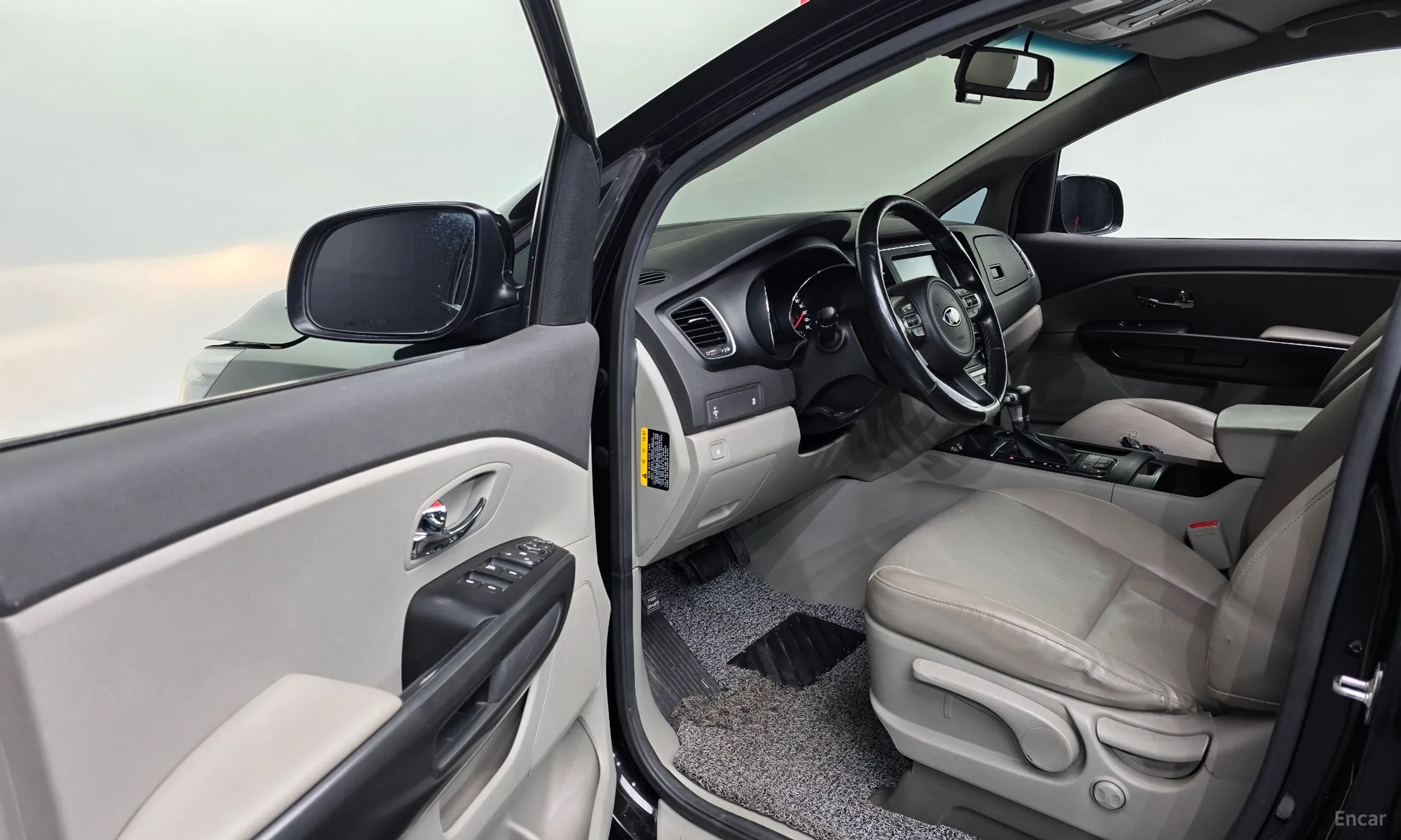 Kia Carnival превью 10